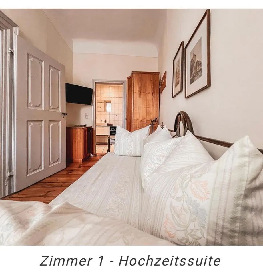 Bed in Hotel Weinstube am Markt