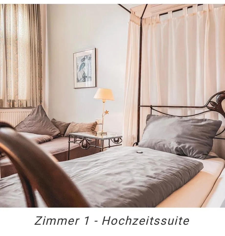 Bed in Hotel Weinstube am Markt