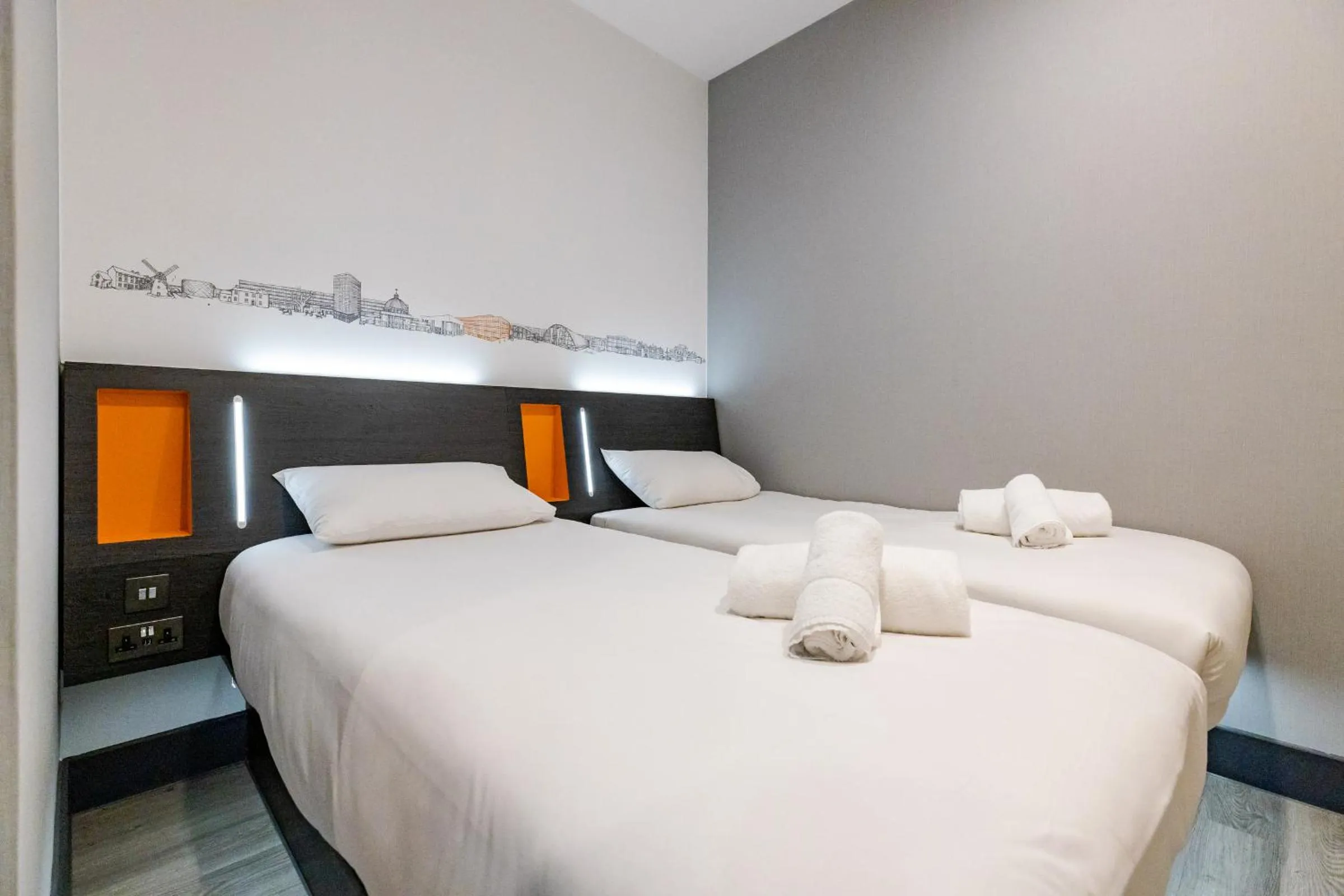 Bedroom, Bed in easyHotel Milton Keynes