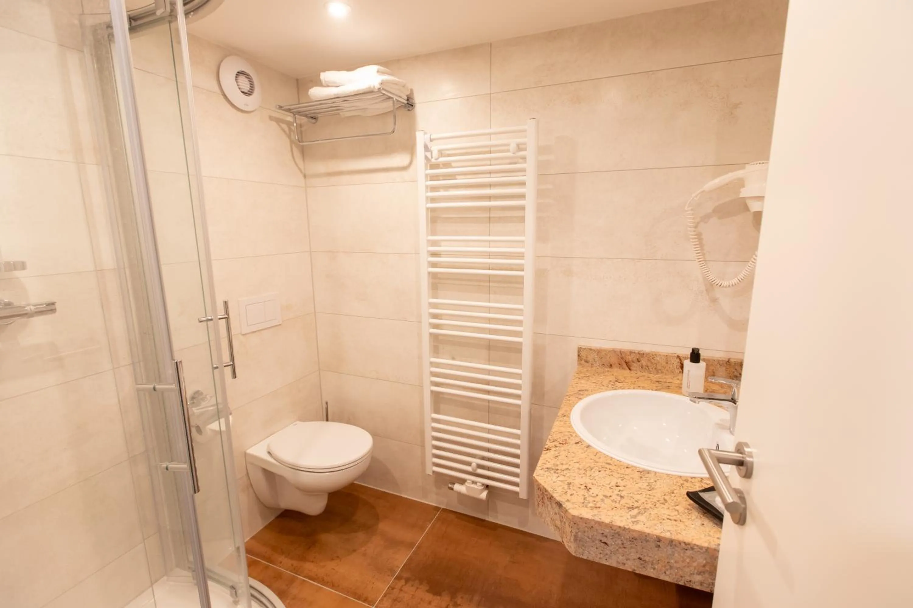 Shower in Hotel Gasthof Gose