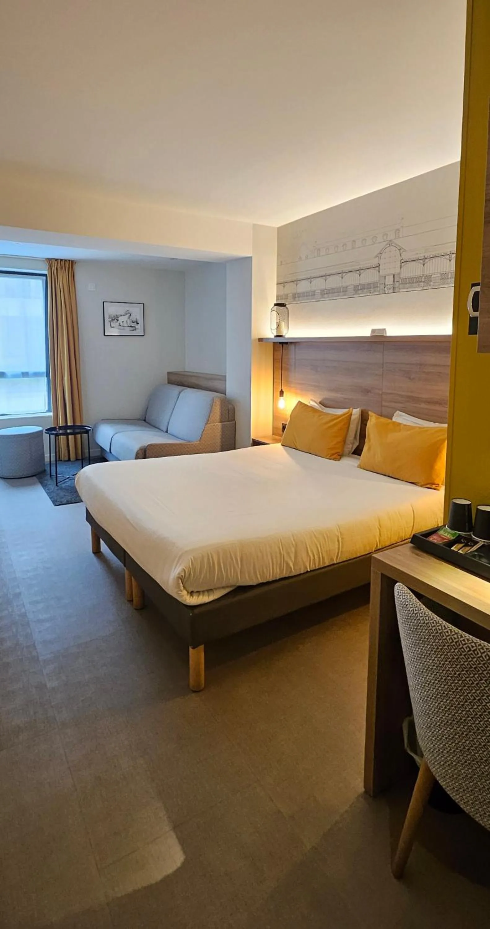 Photo of the whole room, Bed in Hôtel des Halles