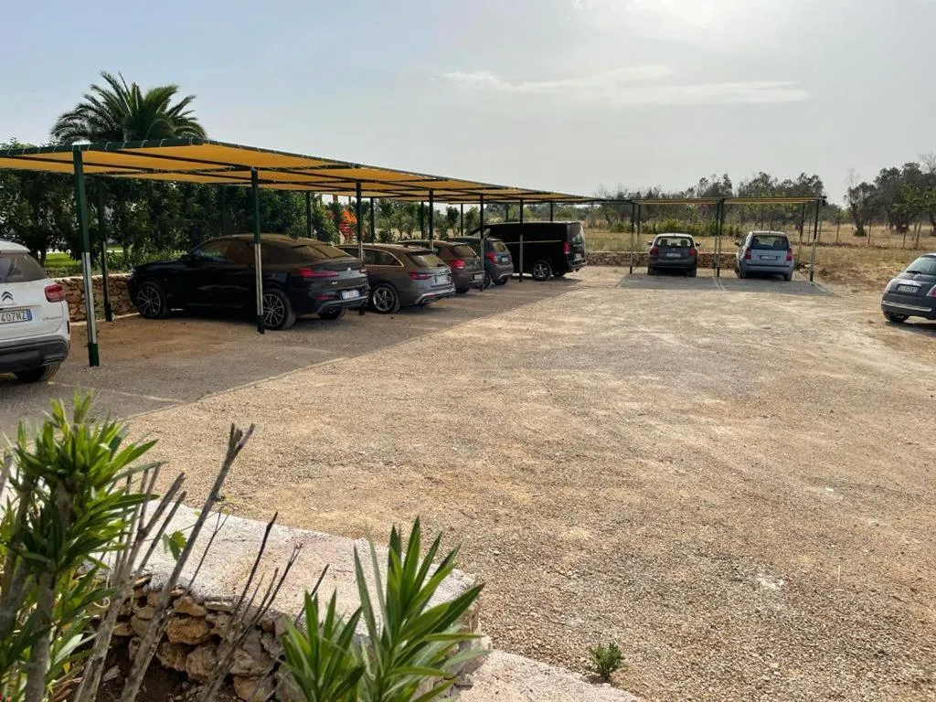 Parking in Bed & Breakfast Villa Michela Alezio