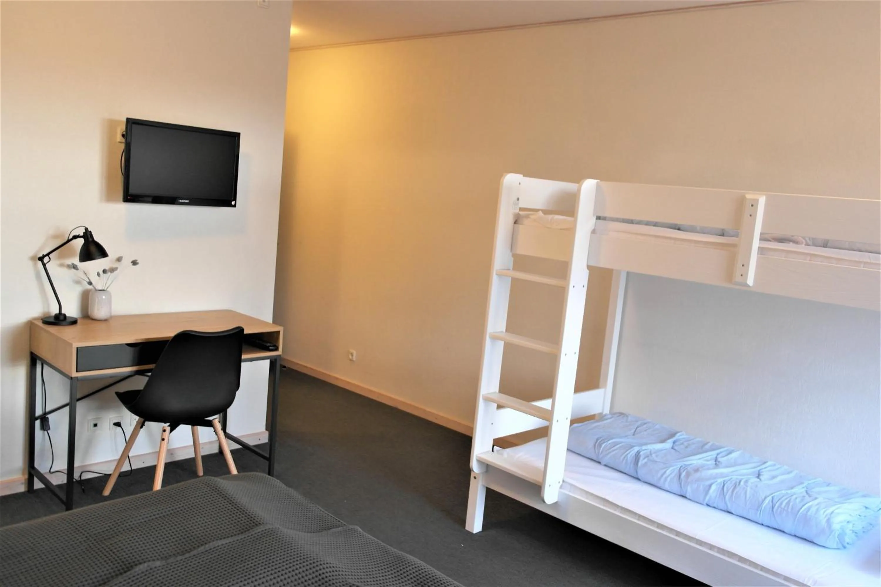 bunk bed, Bed in Skjoldbjerg Garnihotel