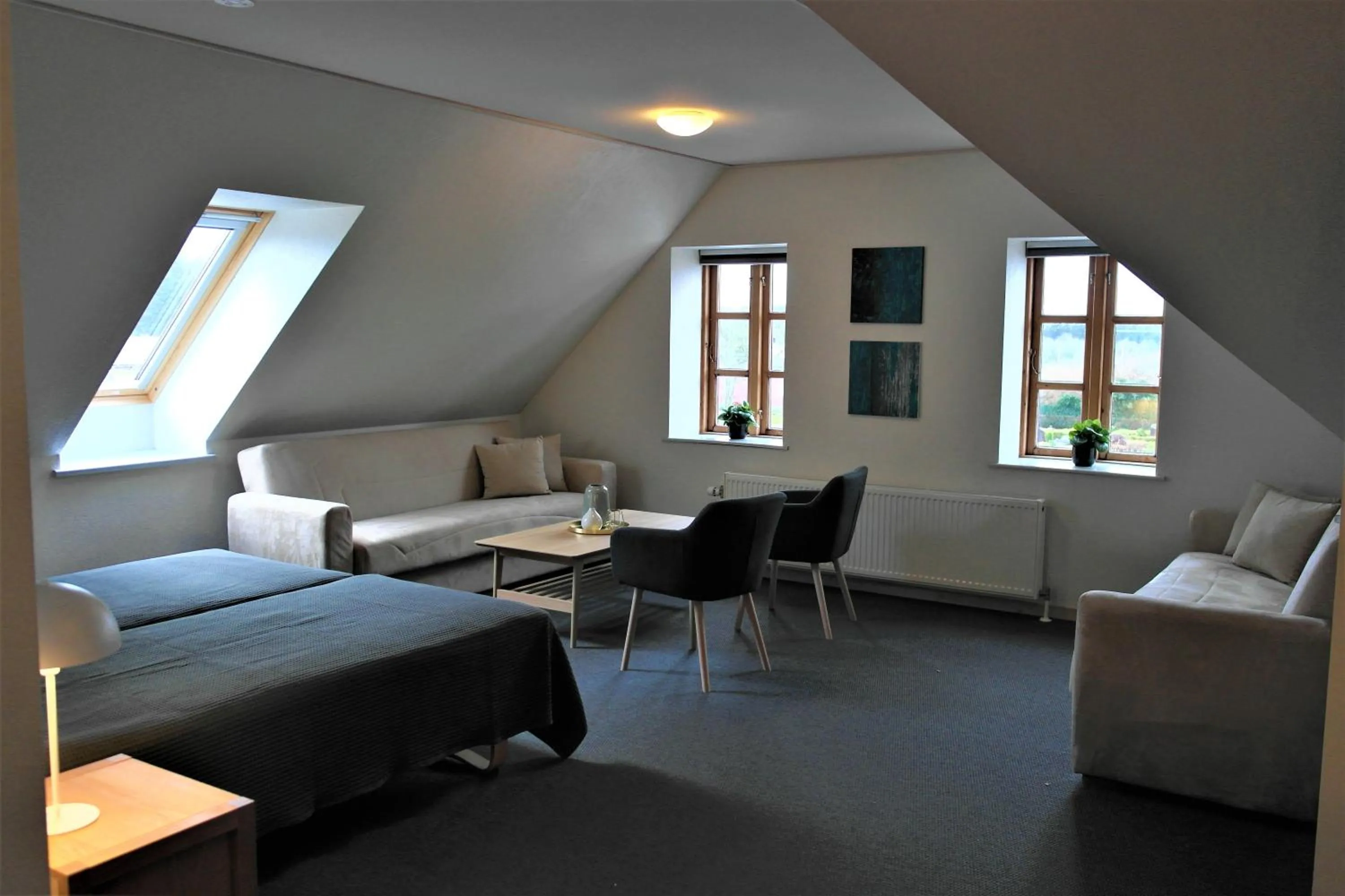 Photo of the whole room, Bed in Skjoldbjerg Garnihotel