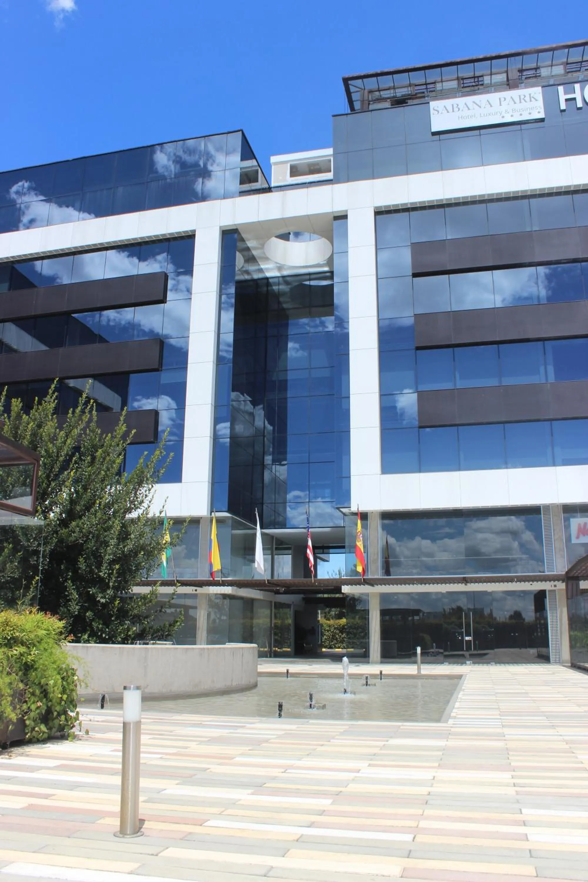 Property building in Hotel Sabana Park