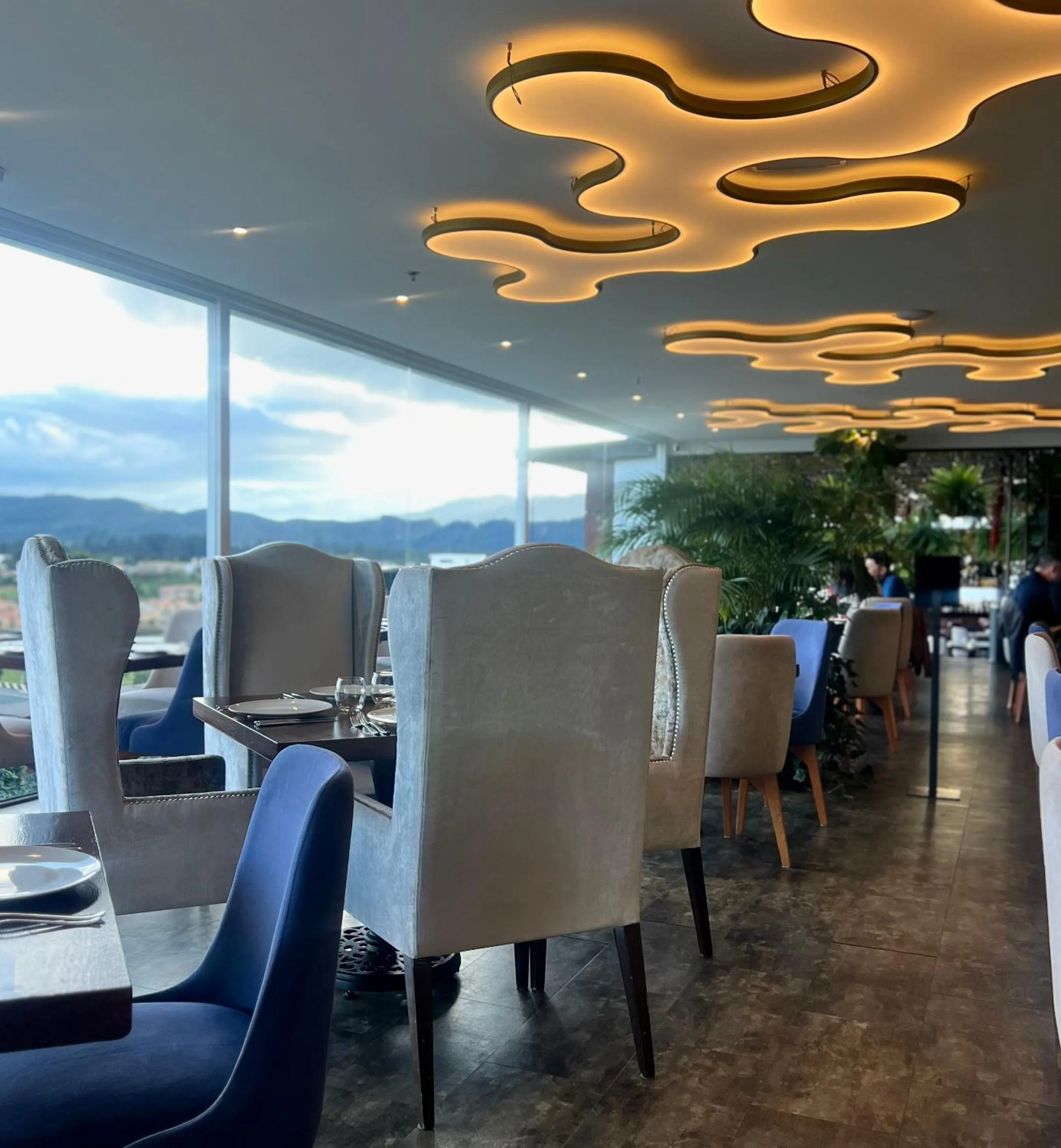 Restaurant/places to eat in Hotel Sabana Park