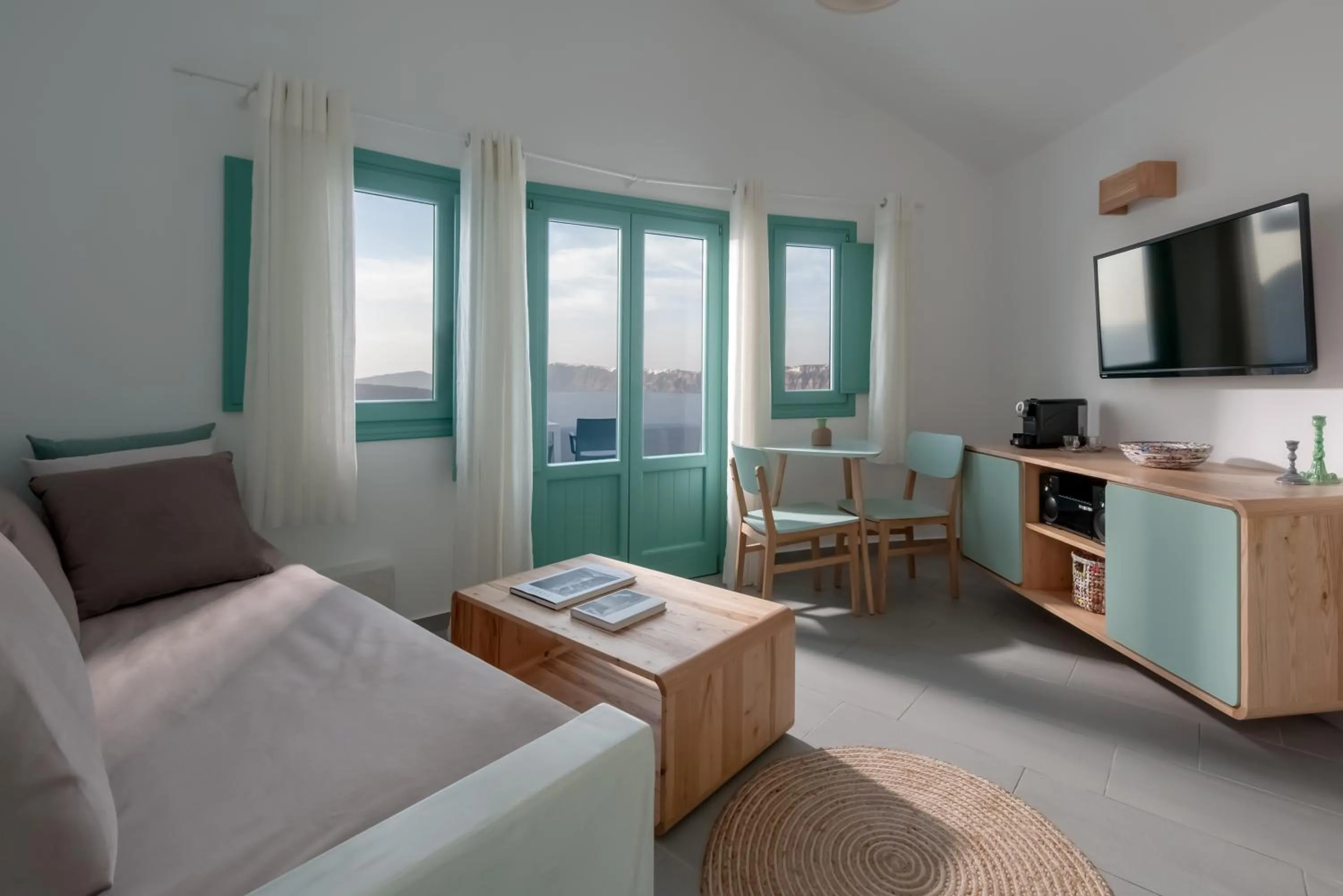 Living room, Bed in Avatar Suites