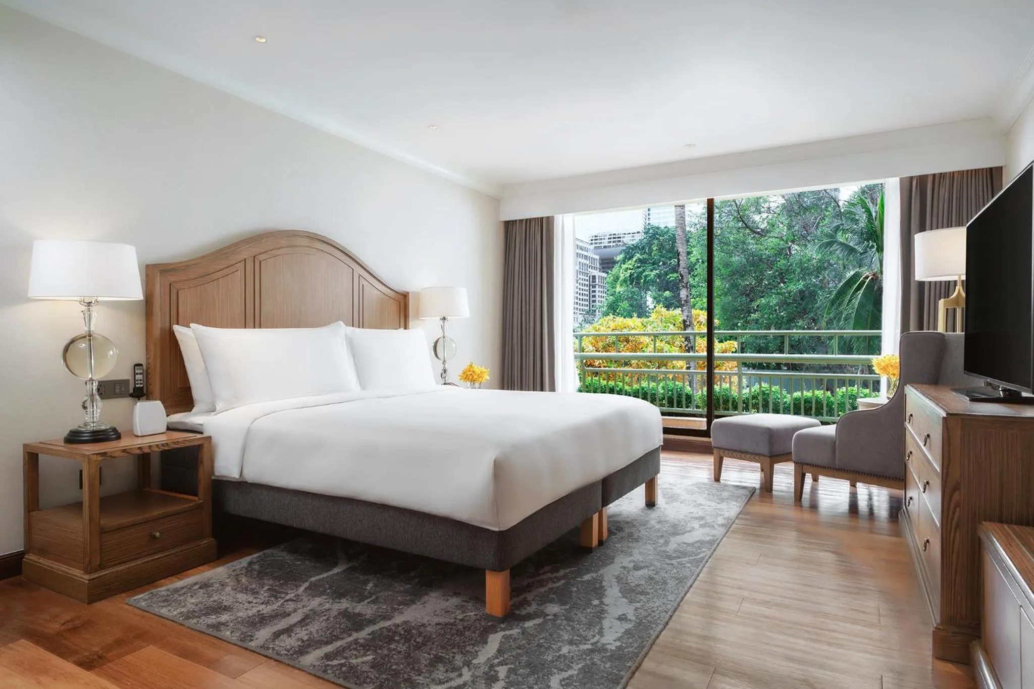 Bedroom, Bed in Mövenpick BDMS Wellness Resort Bangkok