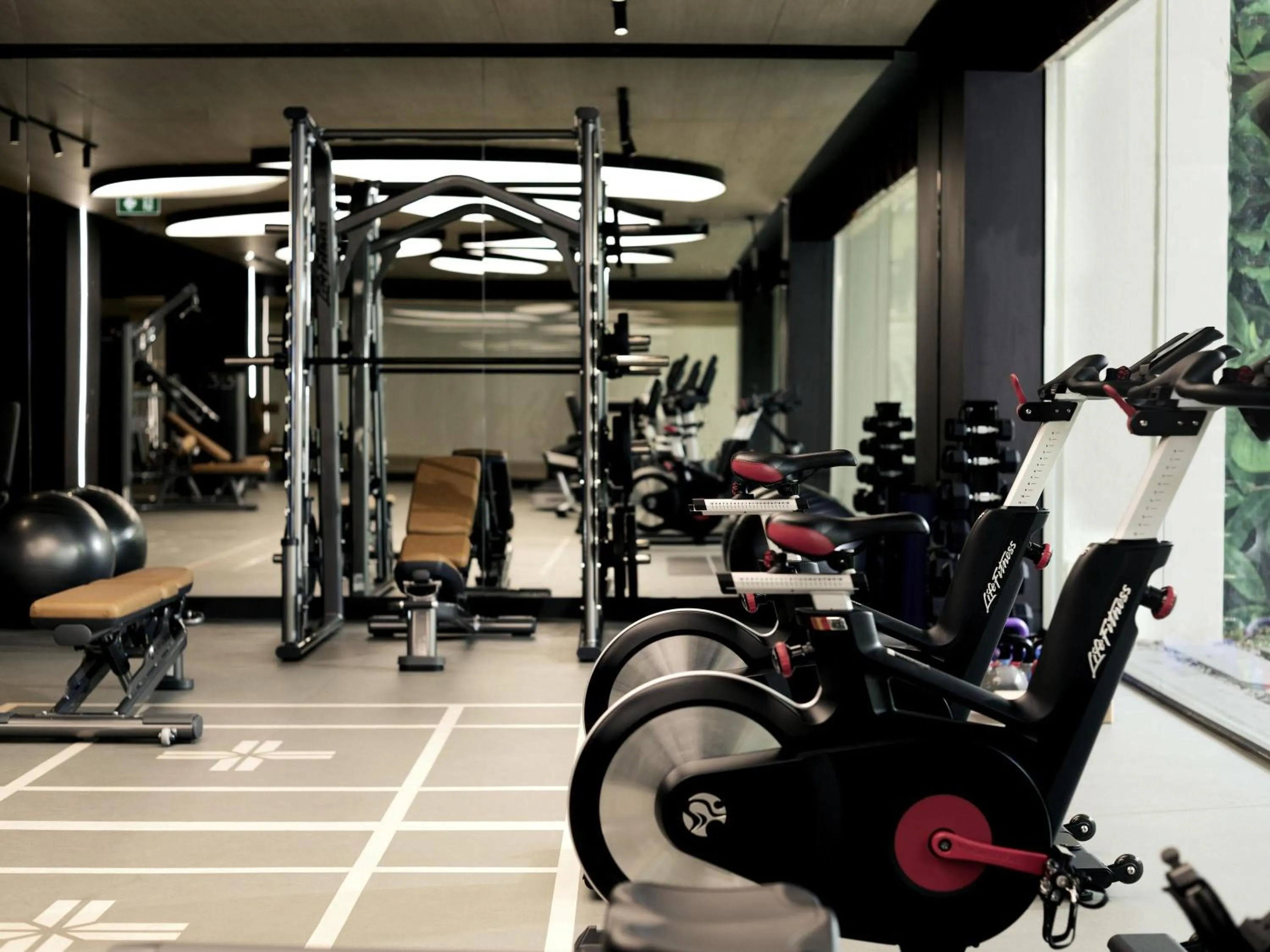 Fitness centre/facilities in Mövenpick BDMS Wellness Resort Bangkok