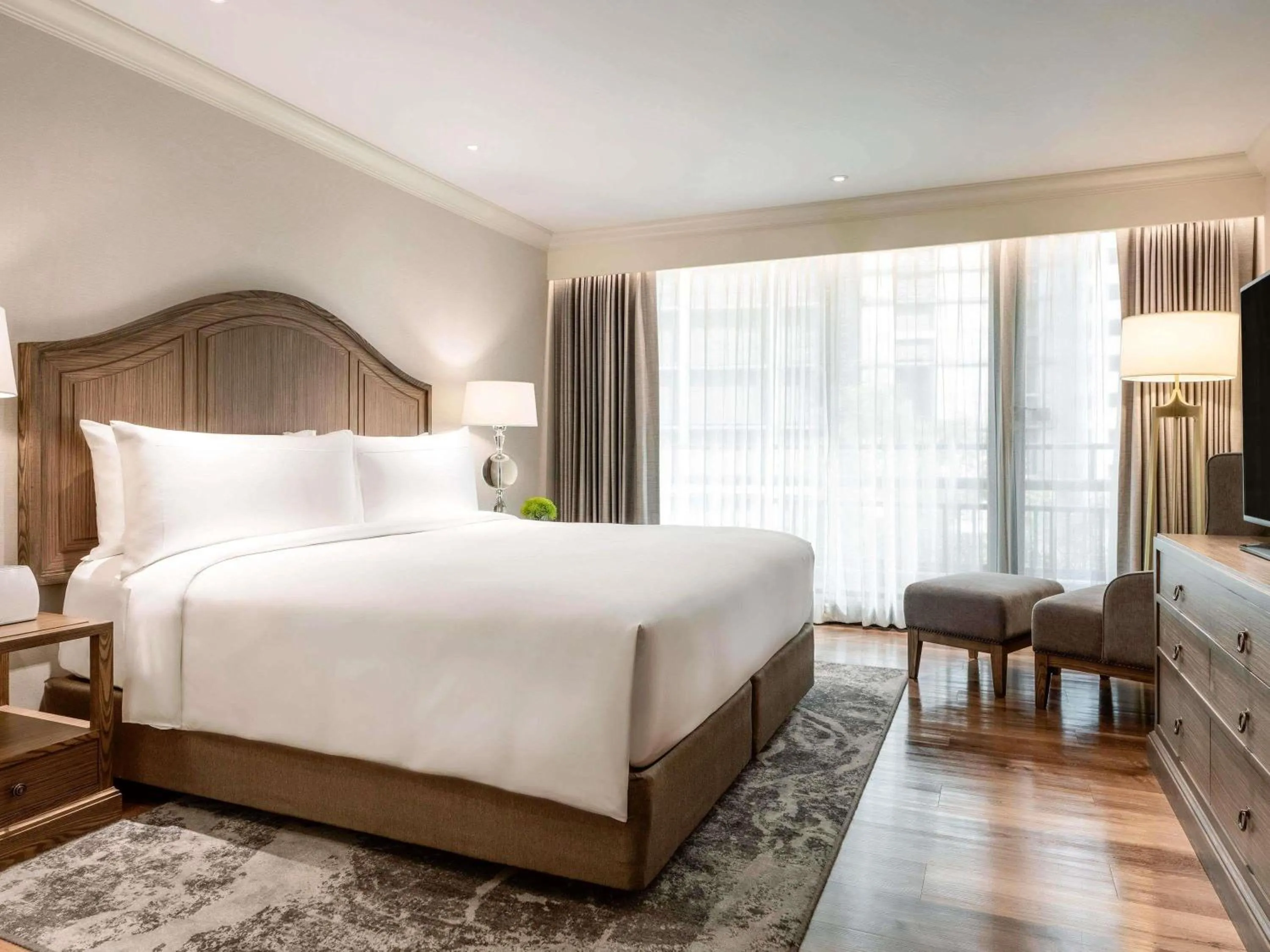 Photo of the whole room, Bed in Mövenpick BDMS Wellness Resort Bangkok