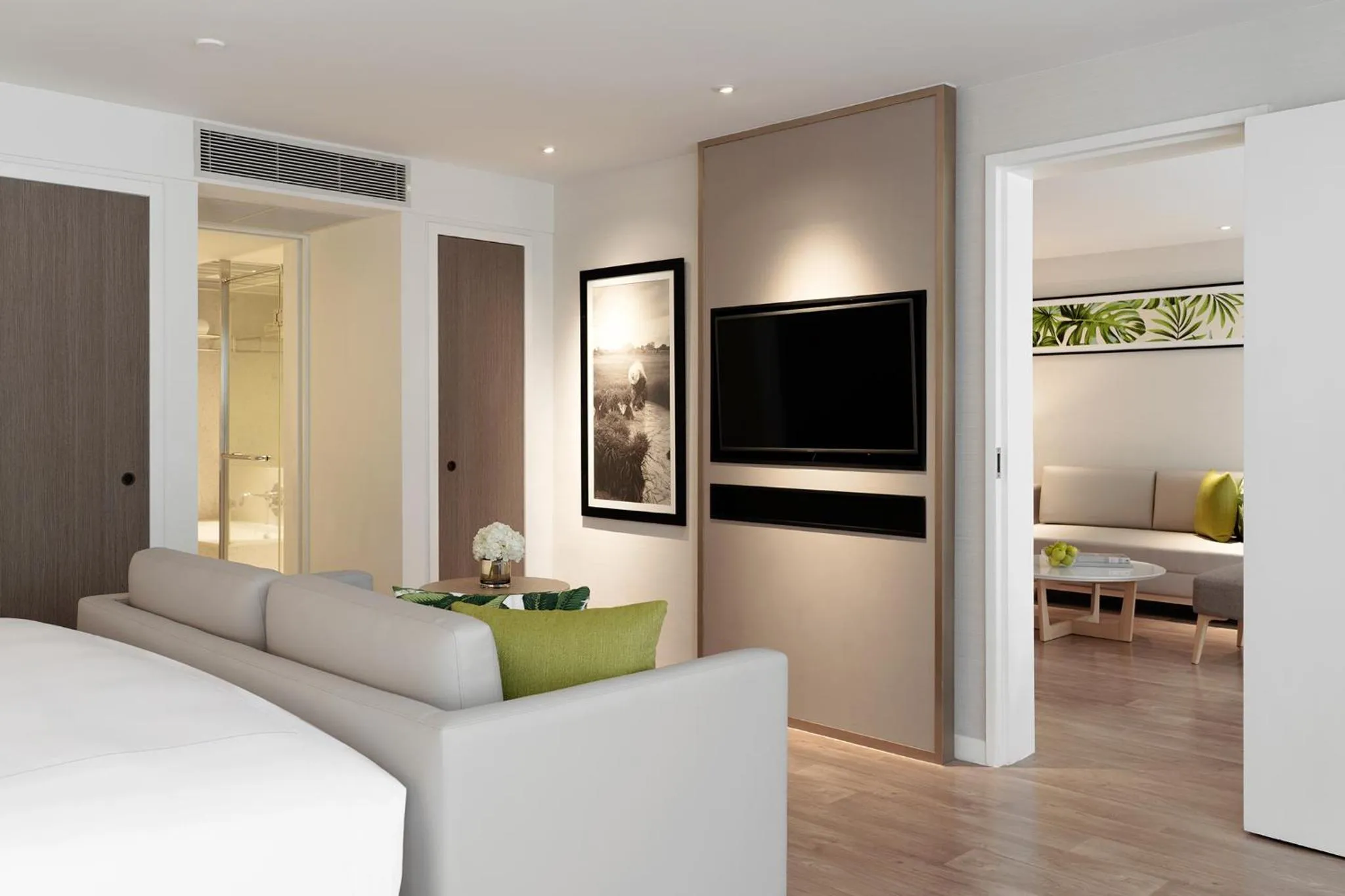 Living room, Bed in Mövenpick BDMS Wellness Resort Bangkok