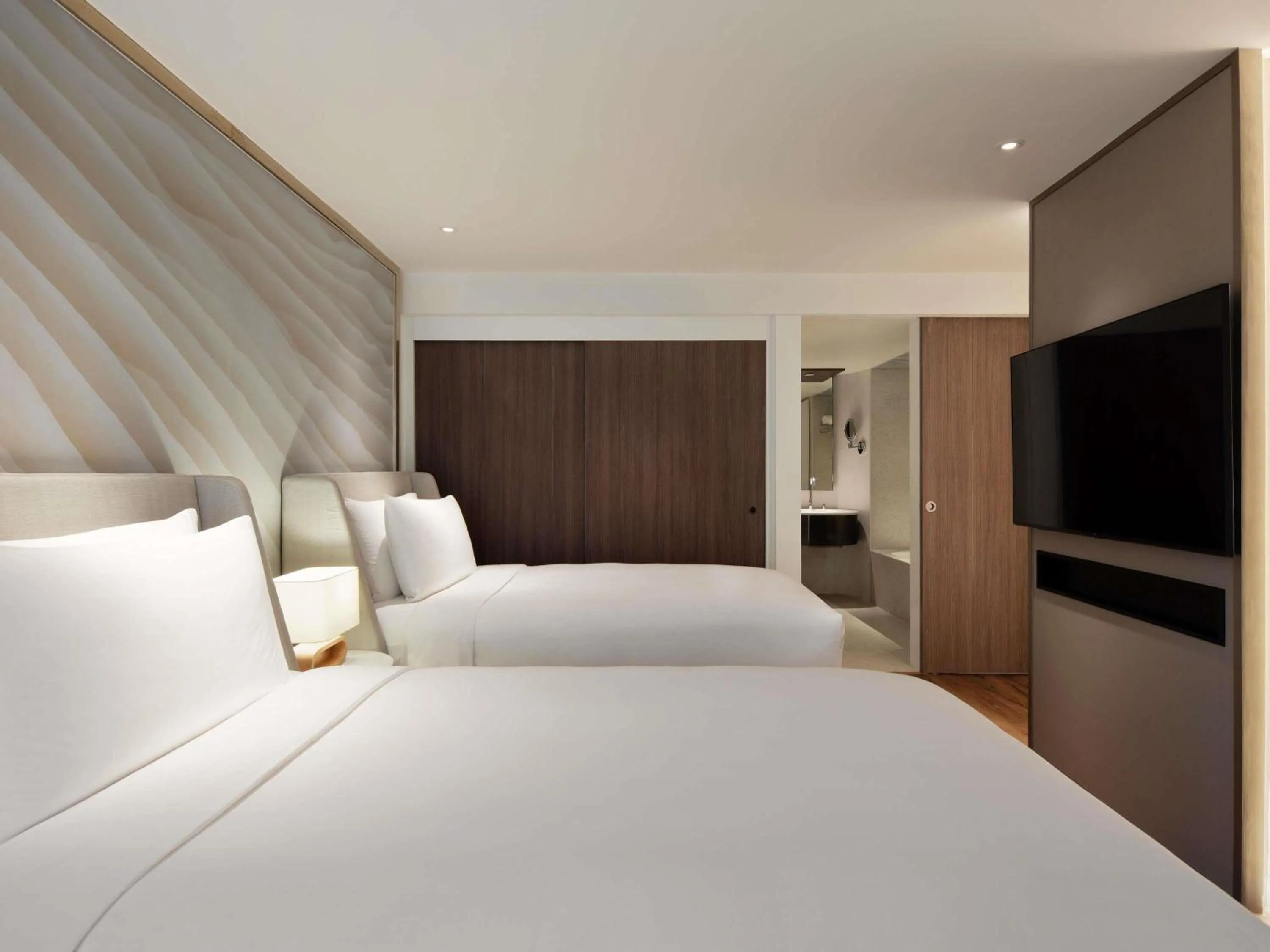 Bedroom, Bed in Mövenpick BDMS Wellness Resort Bangkok