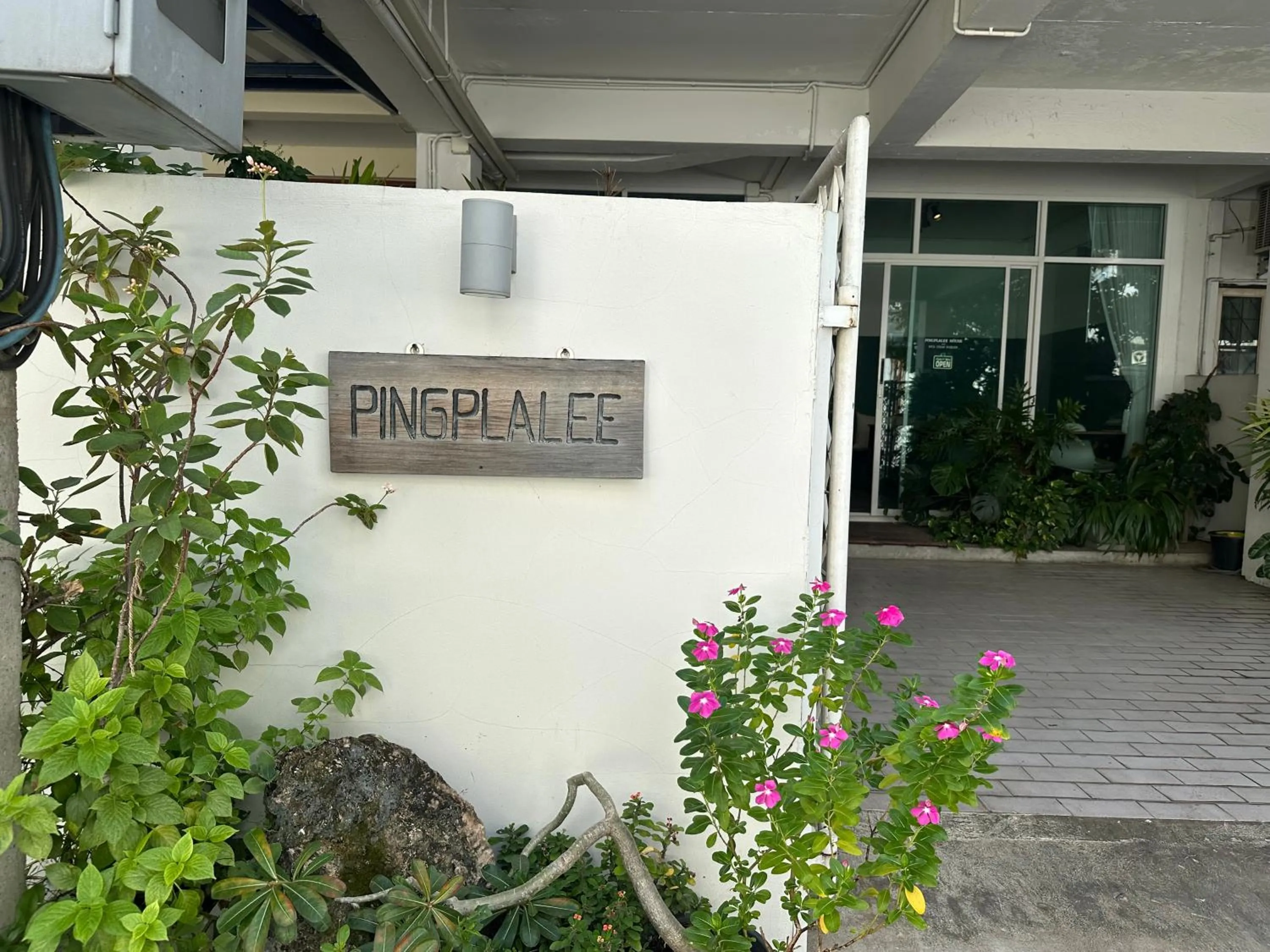 Pingplalee Female House