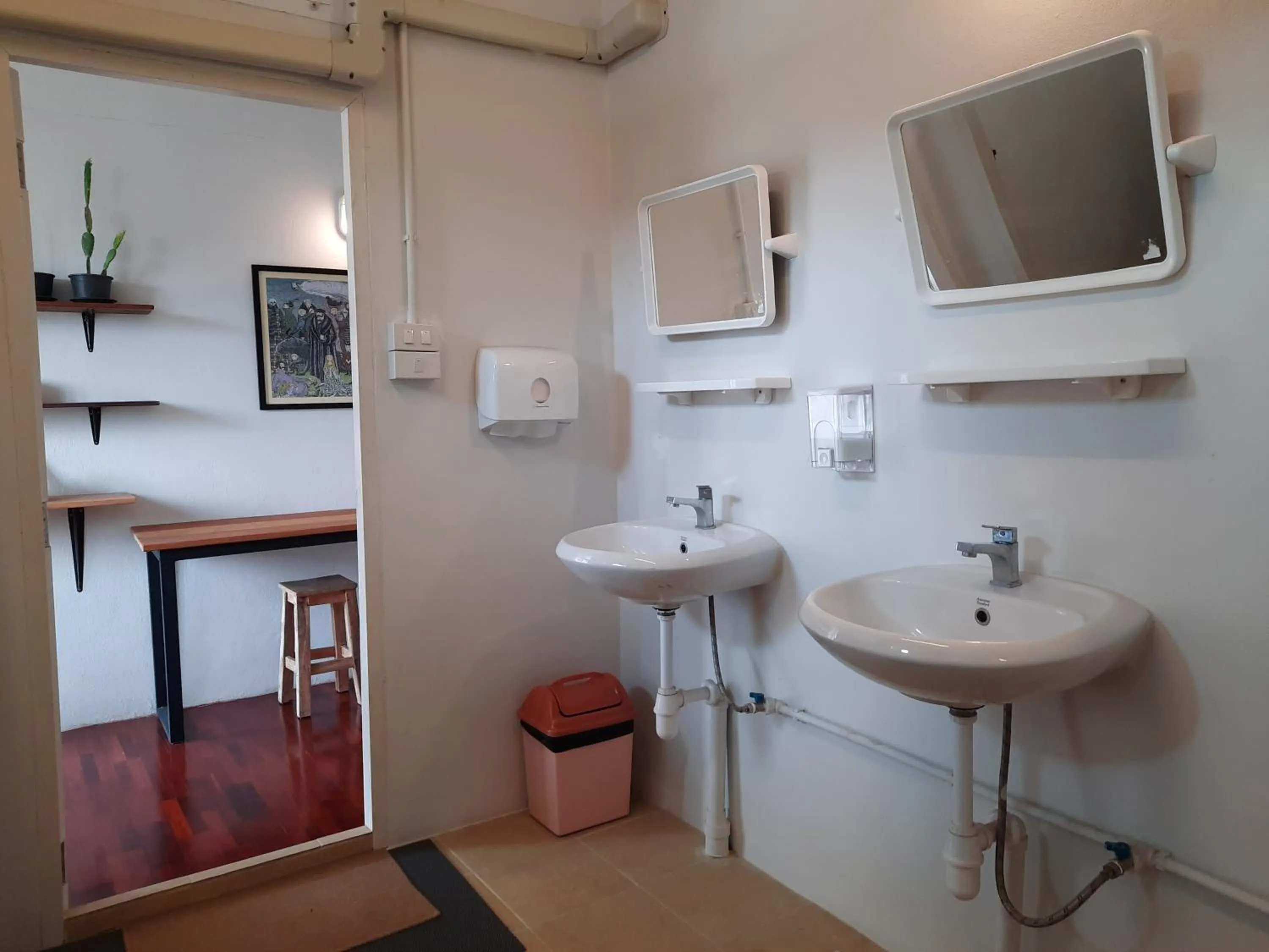 Pingplalee Female House