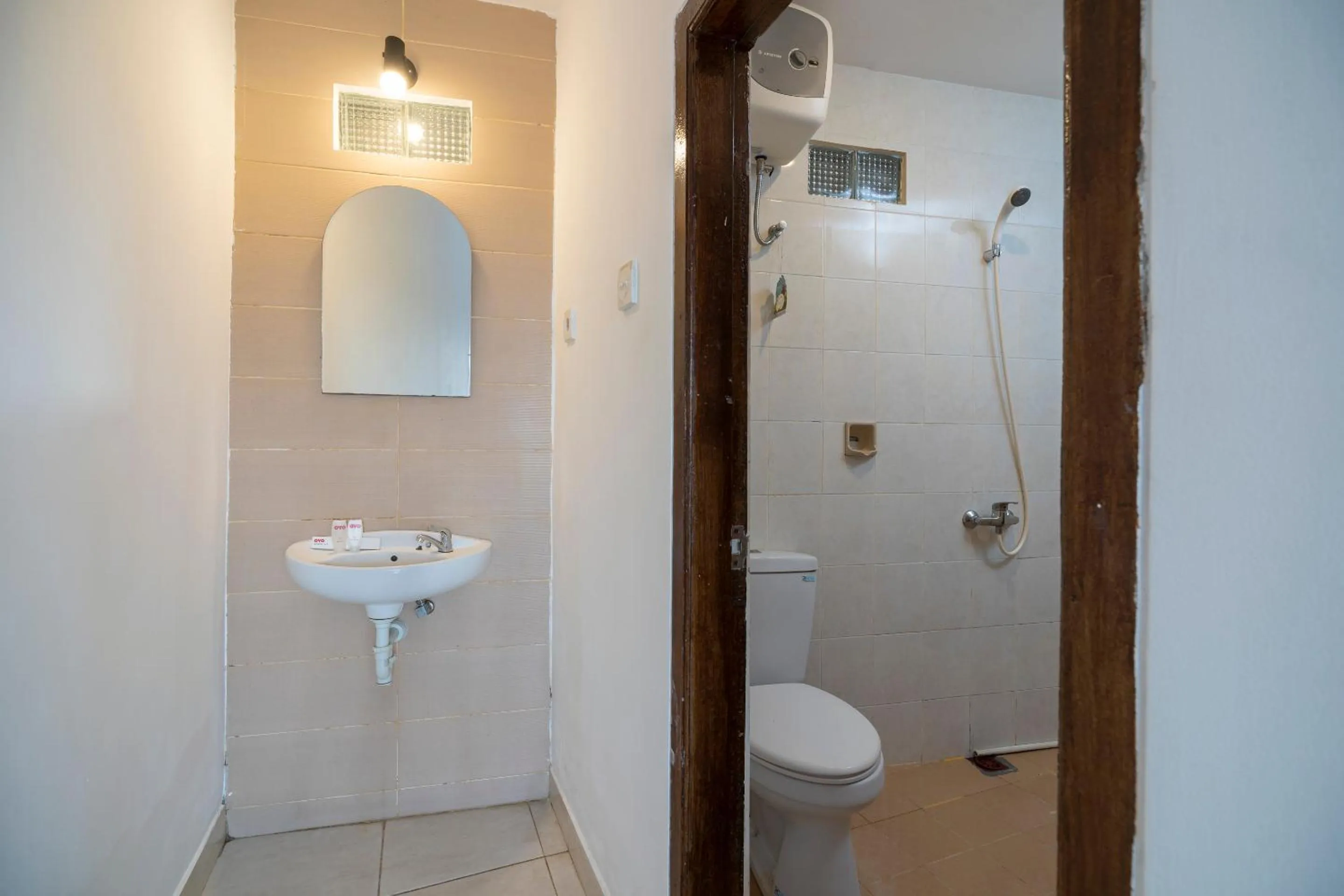 Shower in Apartmen Kak Okoh