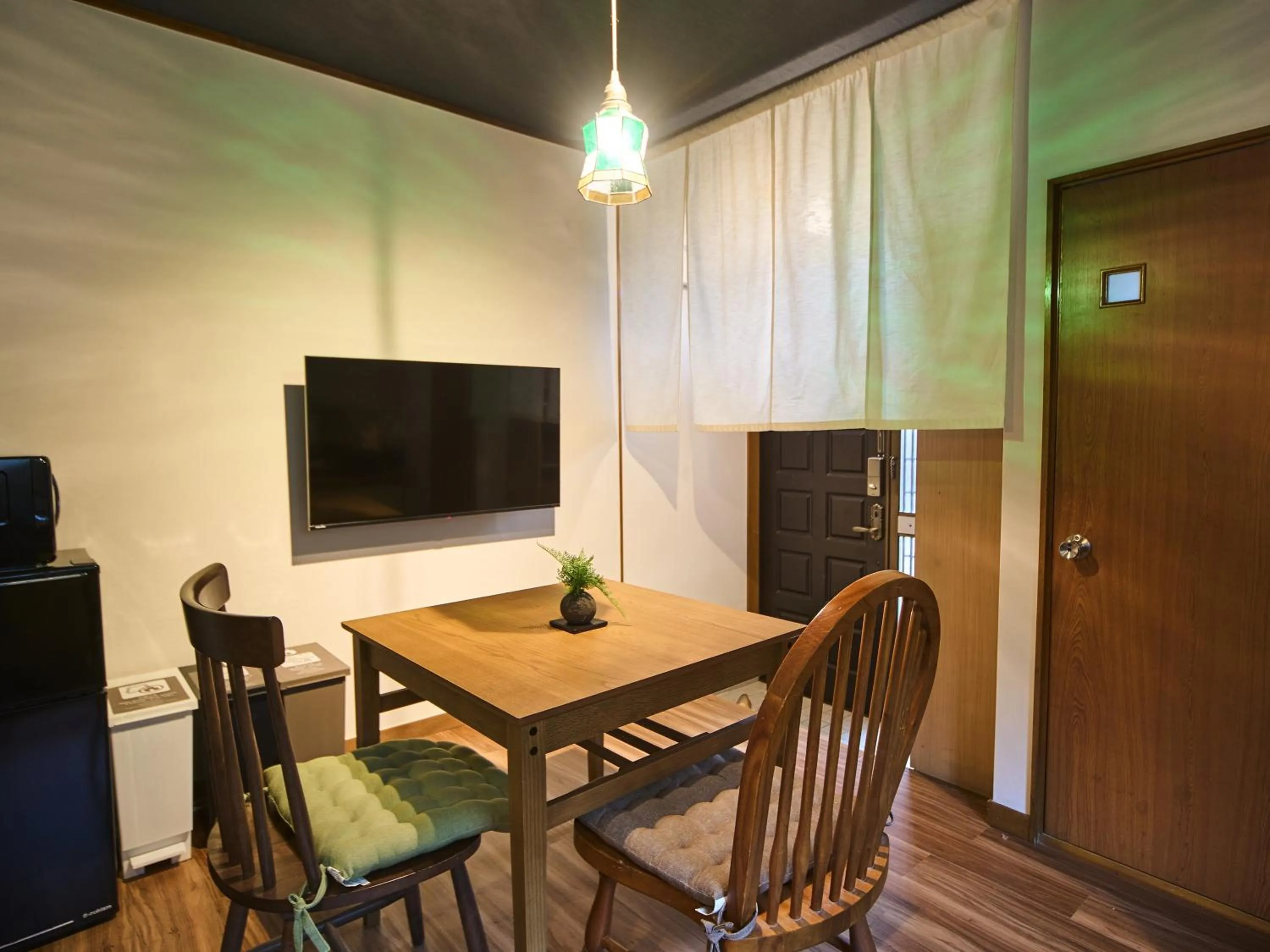 Dining area in Kagurazaka Retro BAR & HOTEL