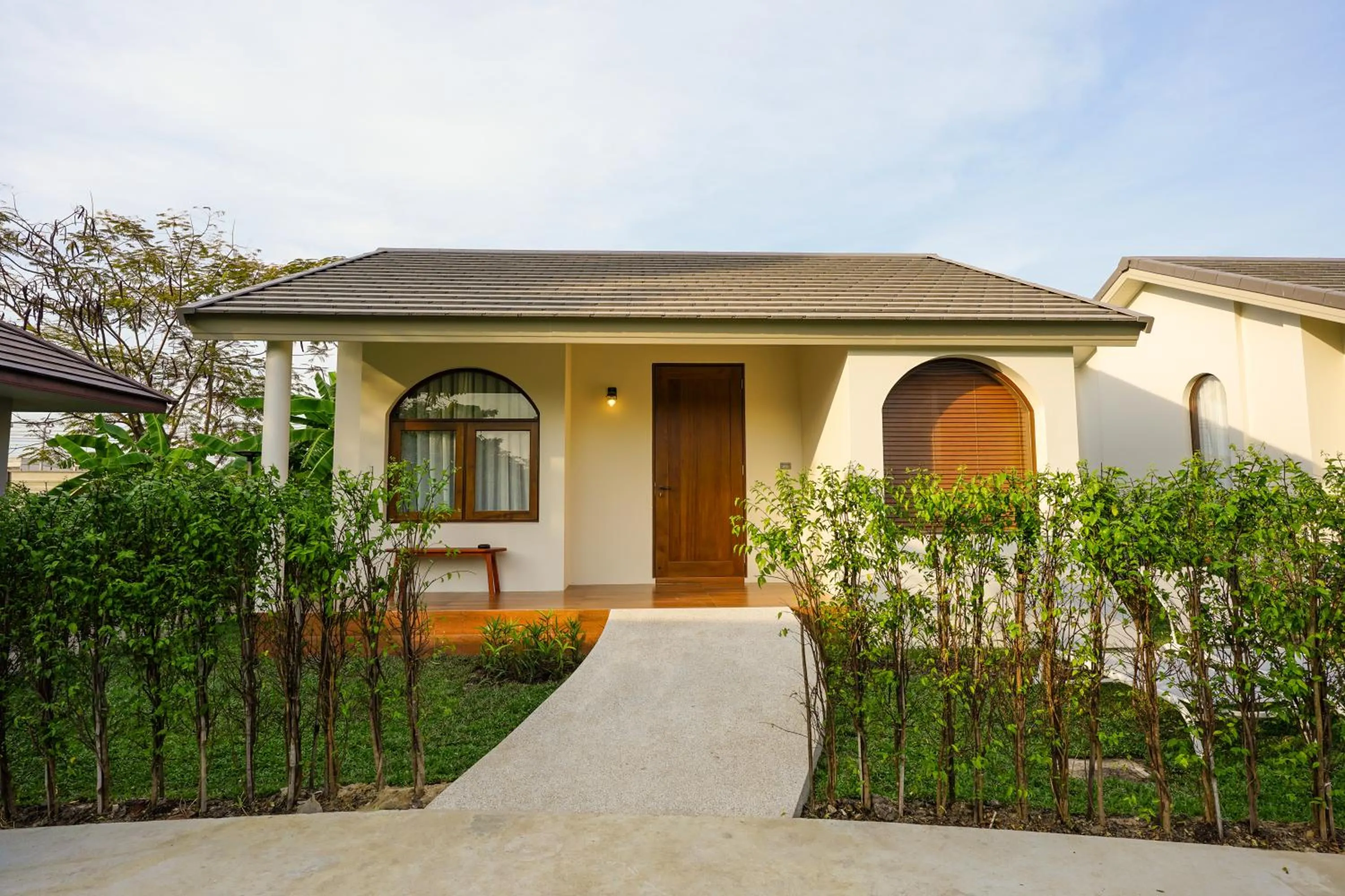 Property building in Ploen Pirom