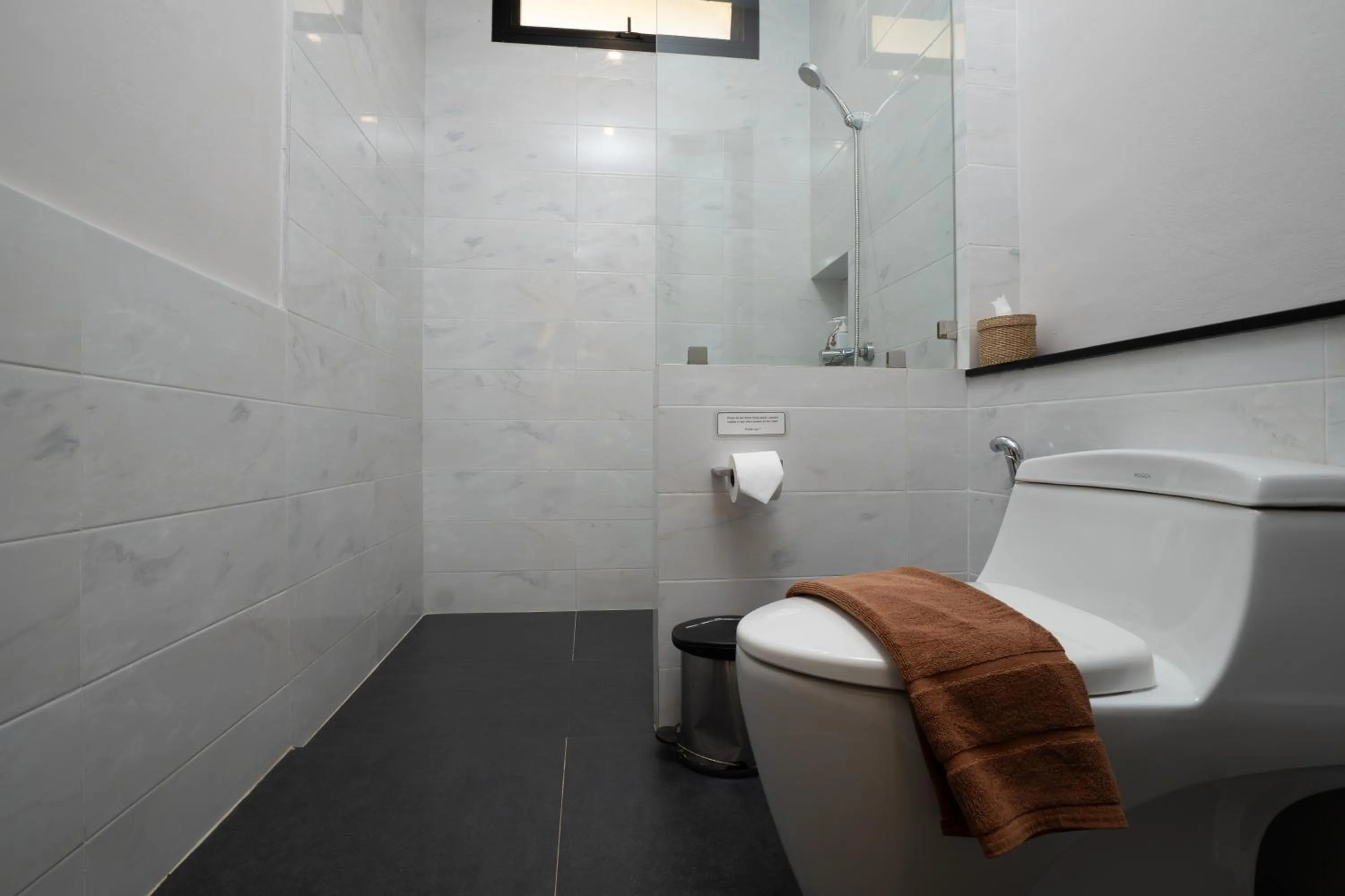 Bathroom in Ploen Pirom