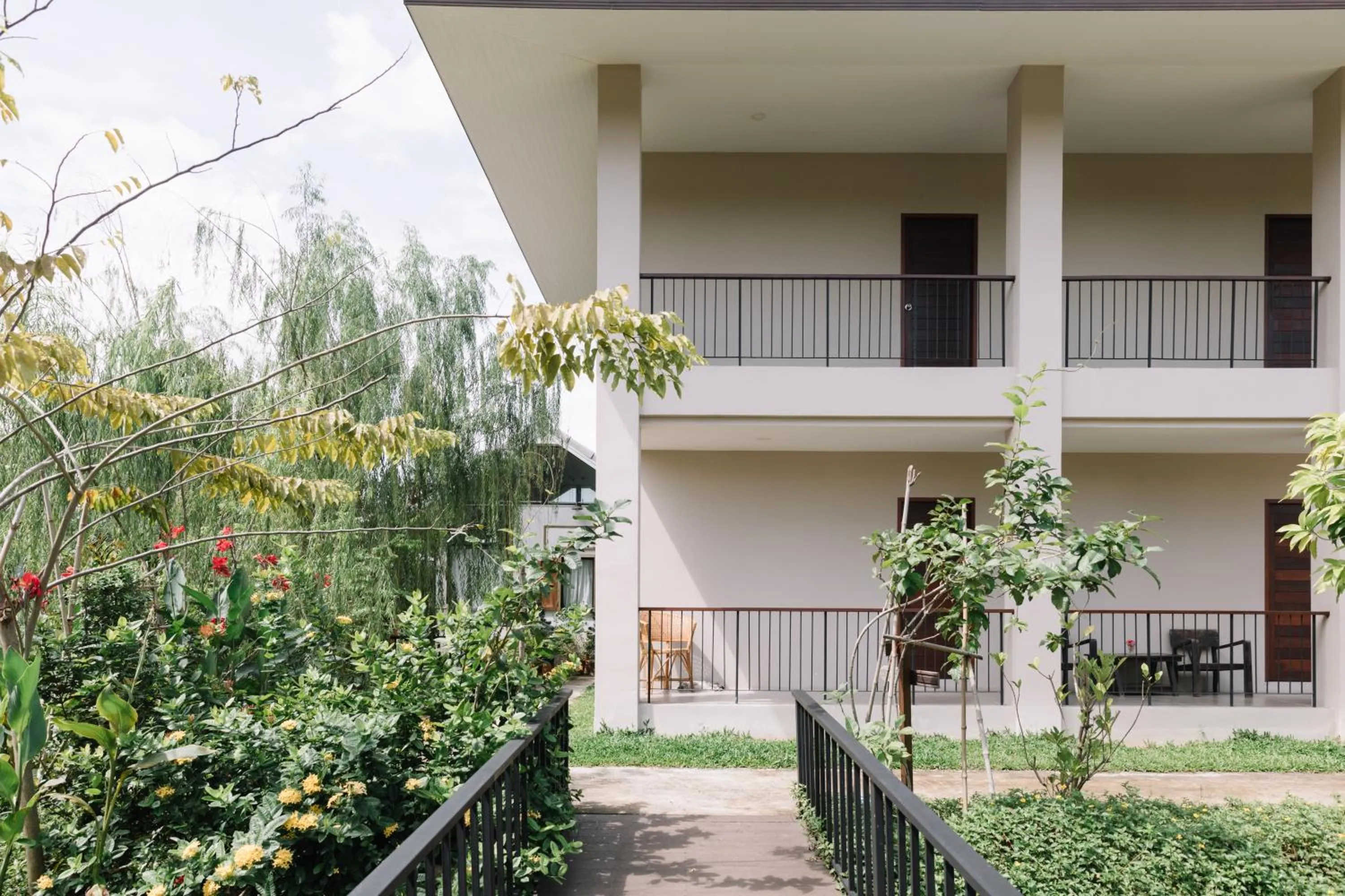 Property building in Ploen Pirom