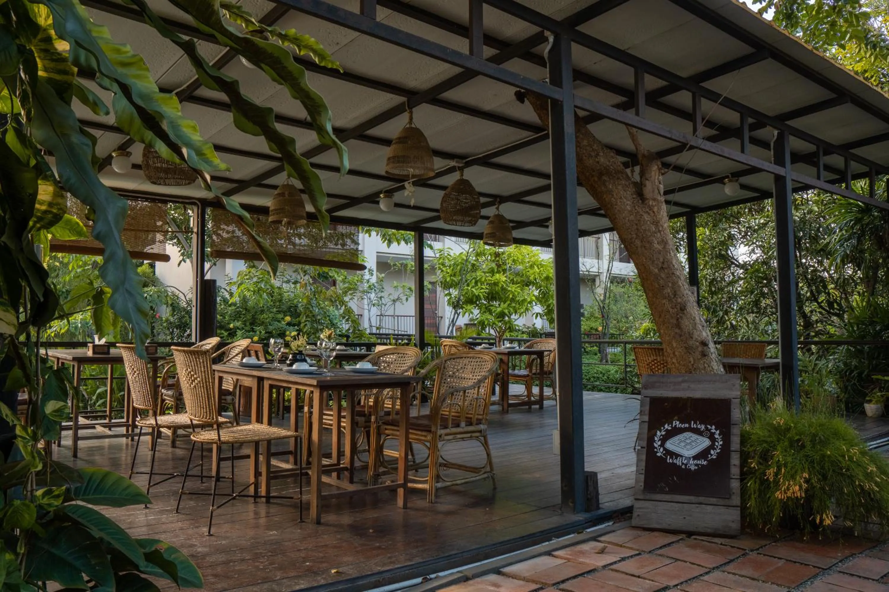 Restaurant/places to eat in Ploen Pirom