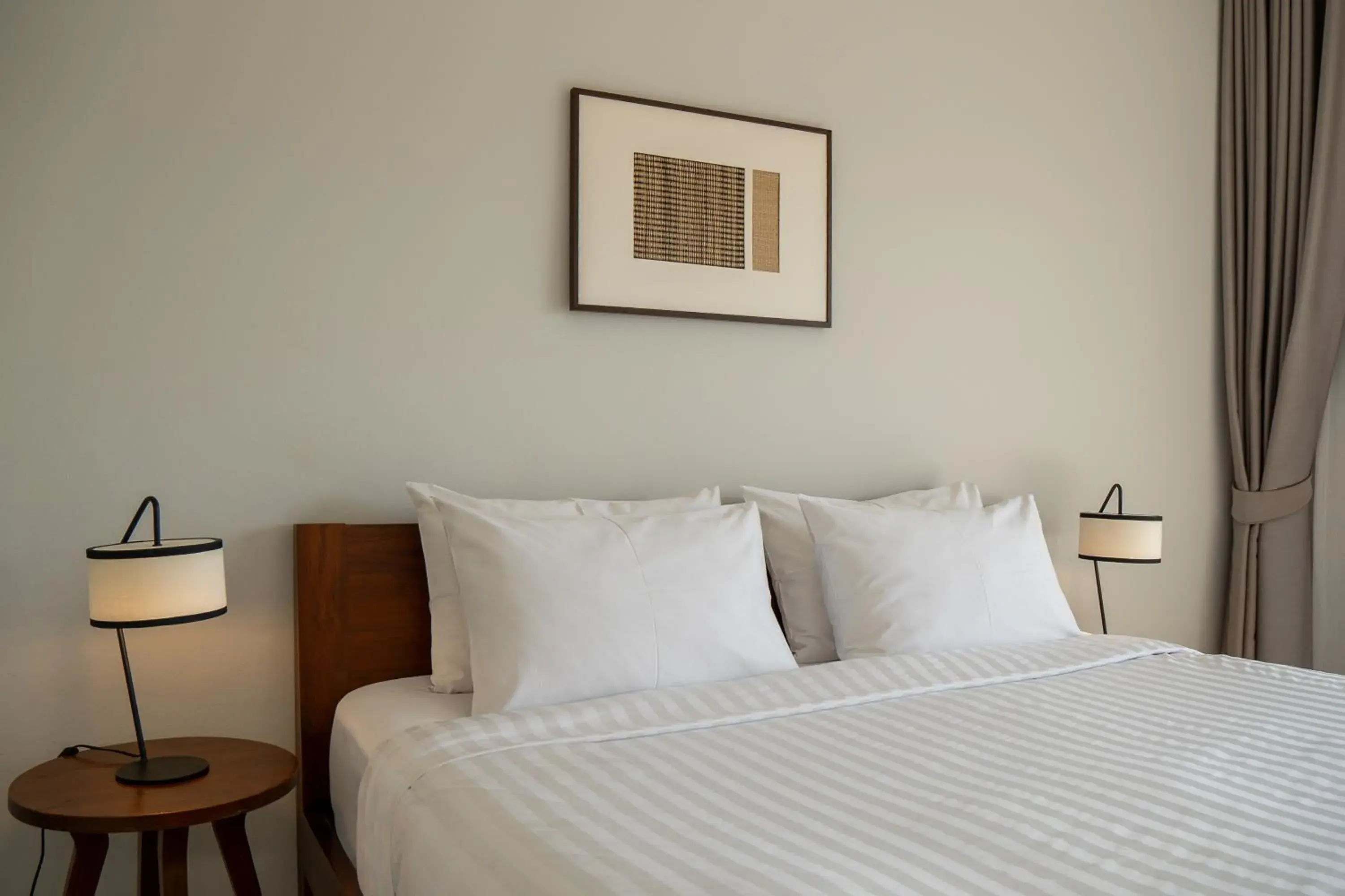 Cozy Deluxe King Bed in Ploen Pirom Cozy Deluxe King Bed in Ploen Pirom