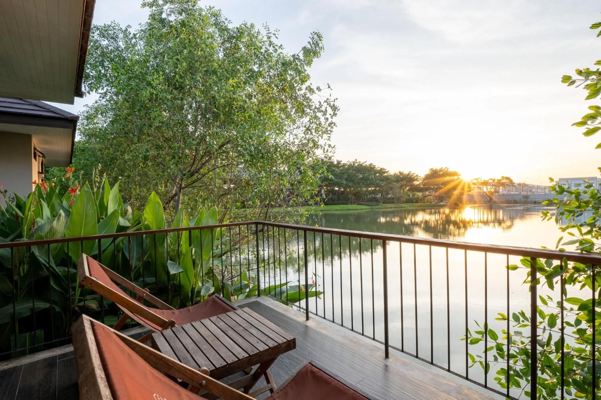 Lake view in Ploen Pirom