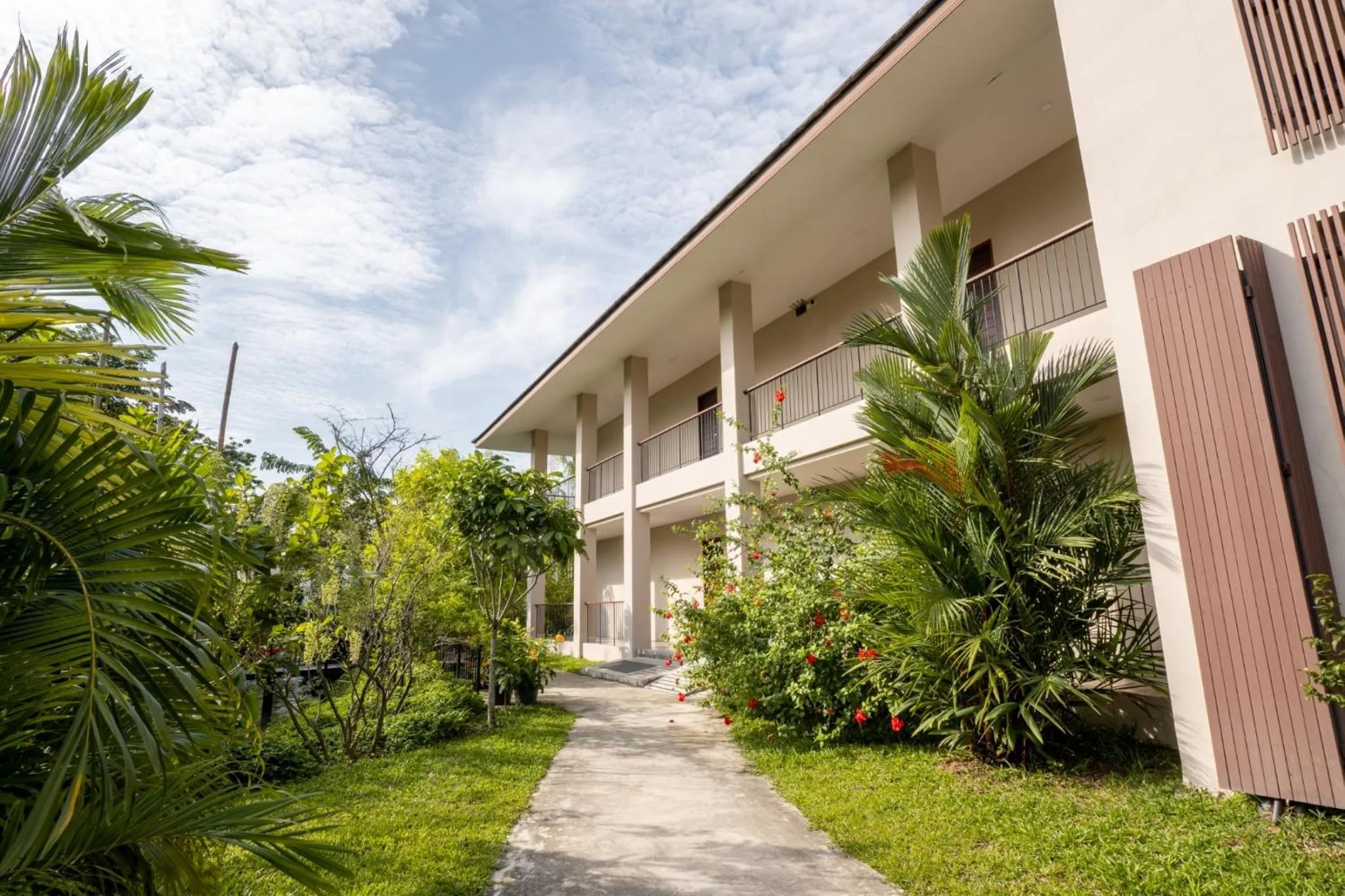 Property building in Ploen Pirom