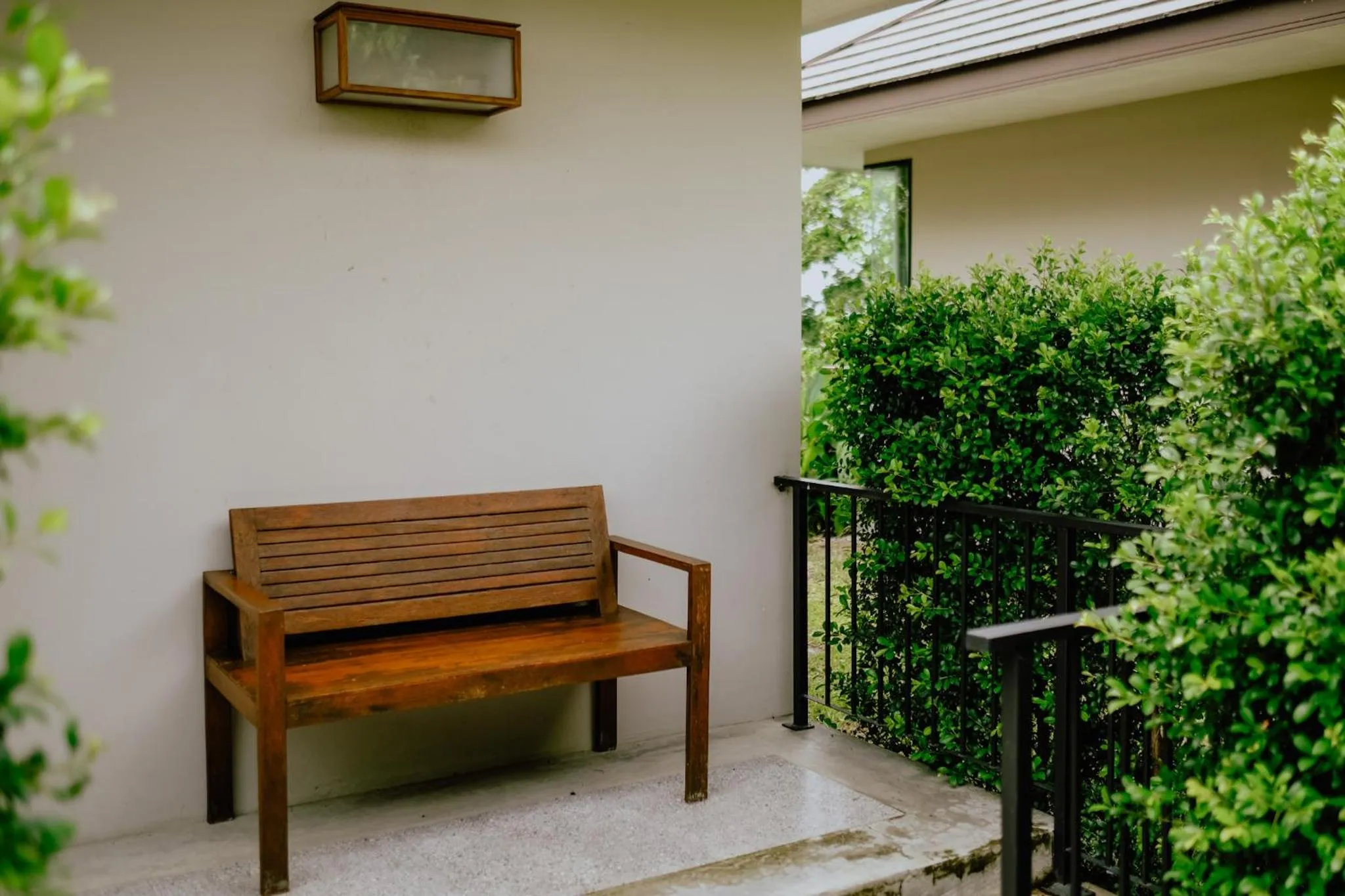 Property building in Ploen Pirom