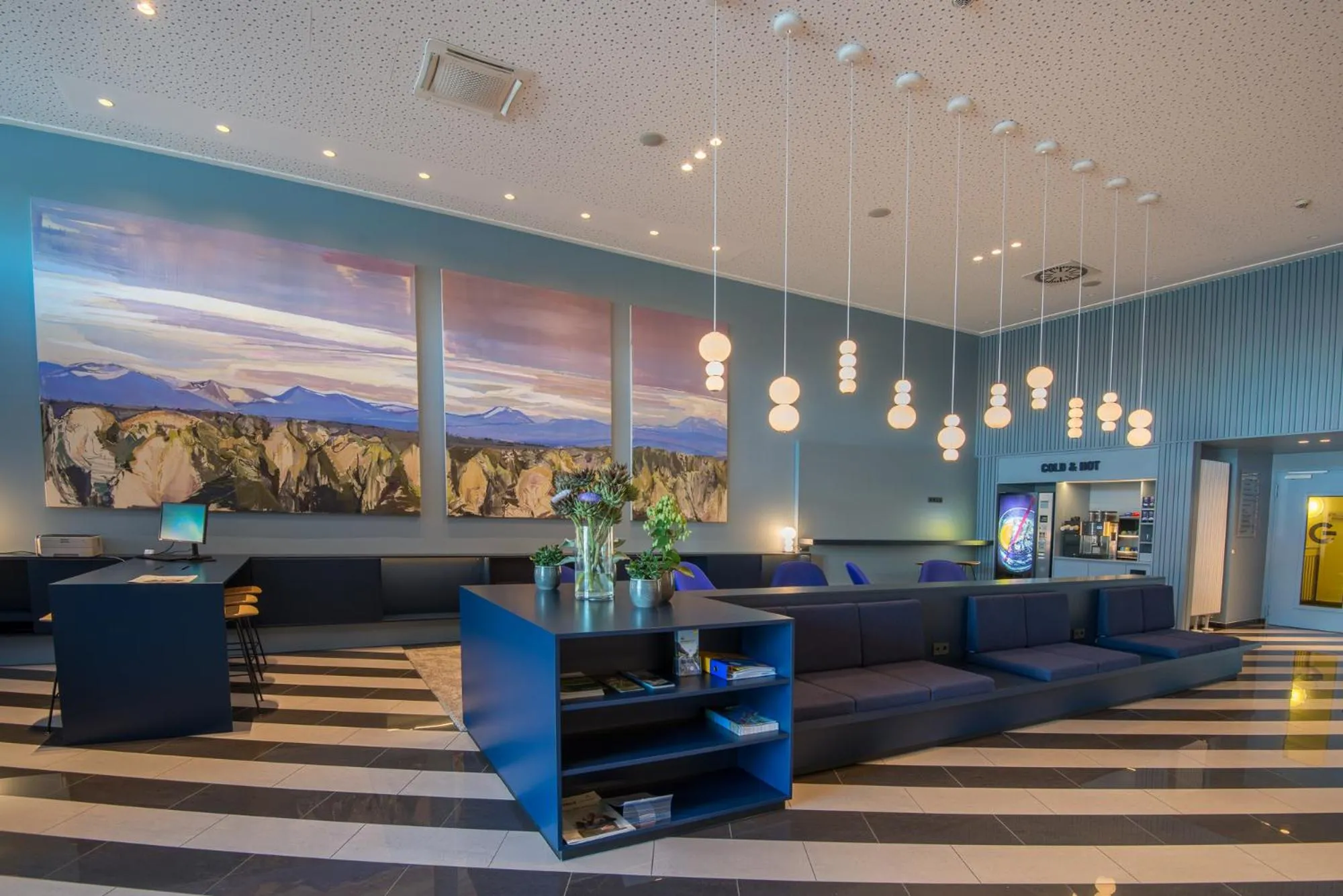 Lobby or reception in Stay2Munich Hotel & Serviced Apartments