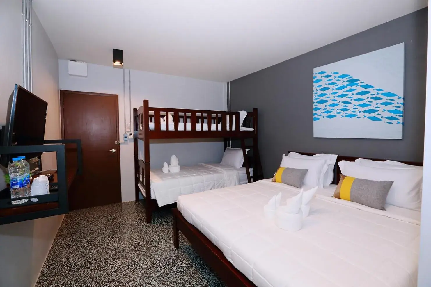 Quadruple Room with Private Bathroom in Canvas Family Home Quadruple Room with Private Bathroom in Canvas Family Home