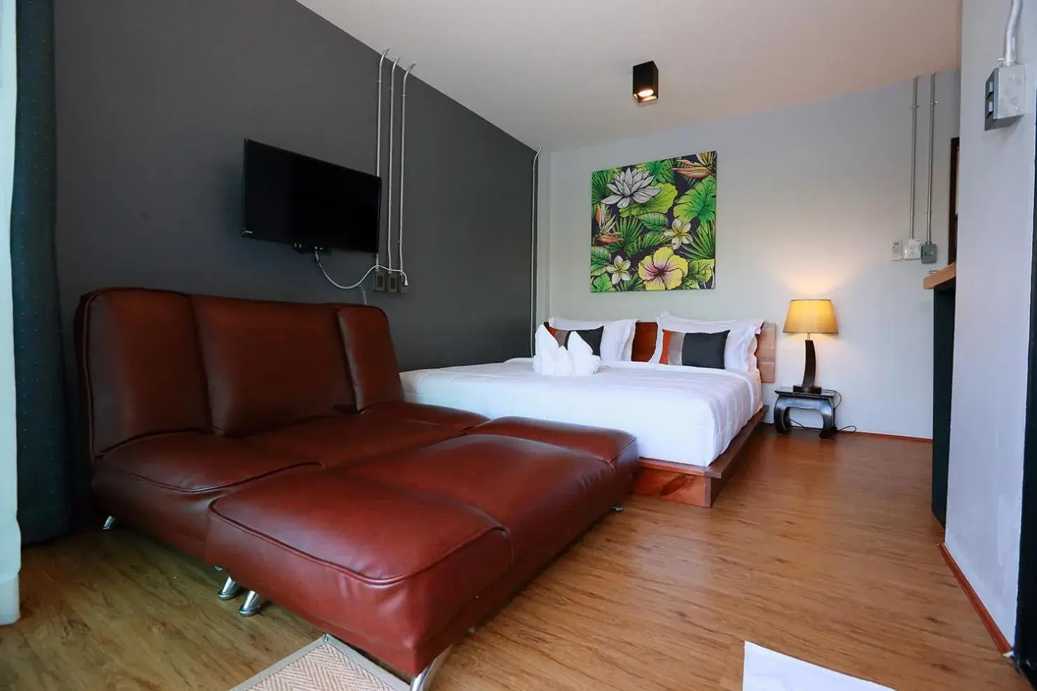 Double Room with Pool View in Canvas Family Home Double Room with Pool View in Canvas Family Home