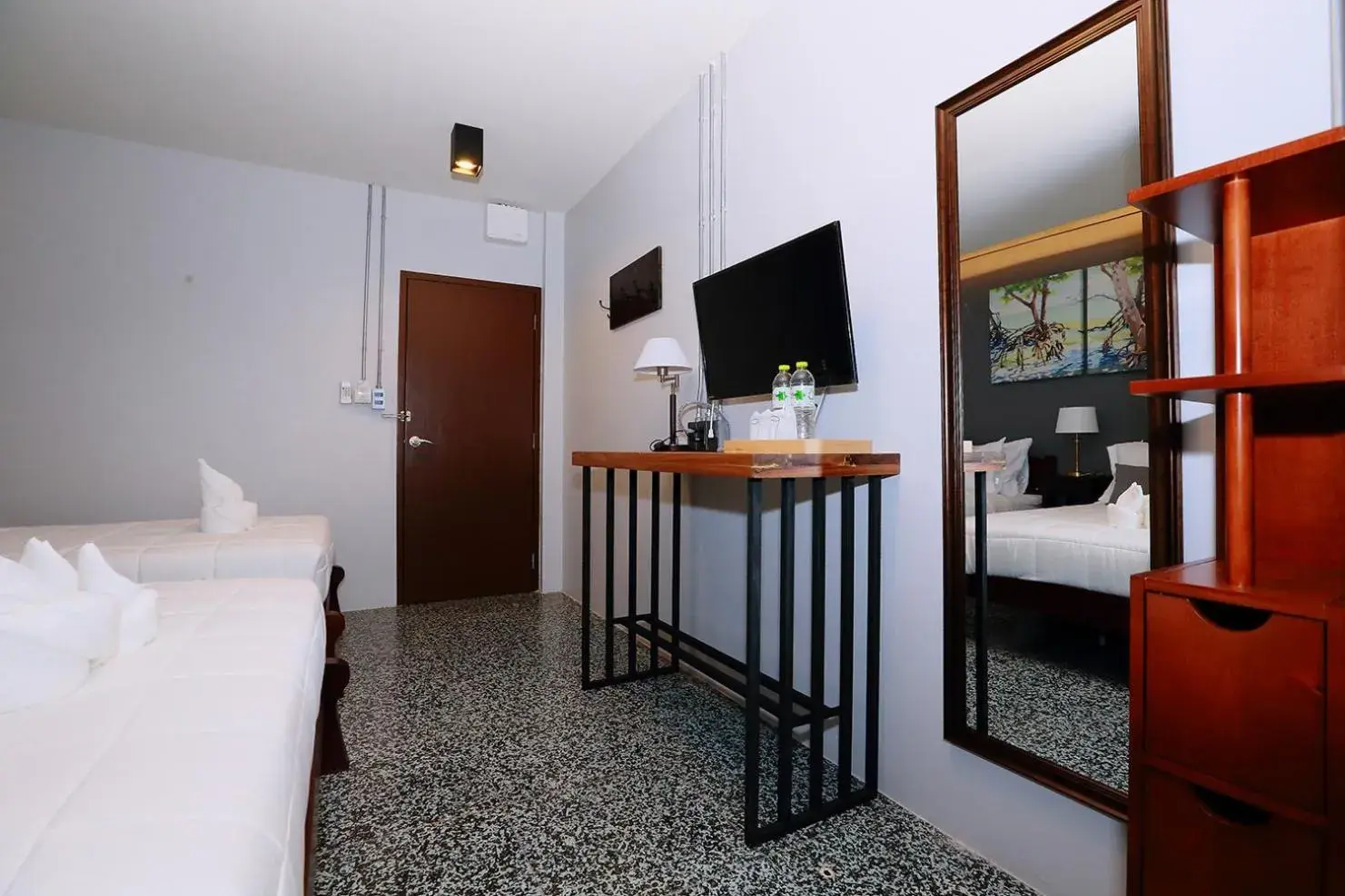 Triple Room with Private Bathroom in Canvas Family Home Triple Room with Private Bathroom in Canvas Family Home