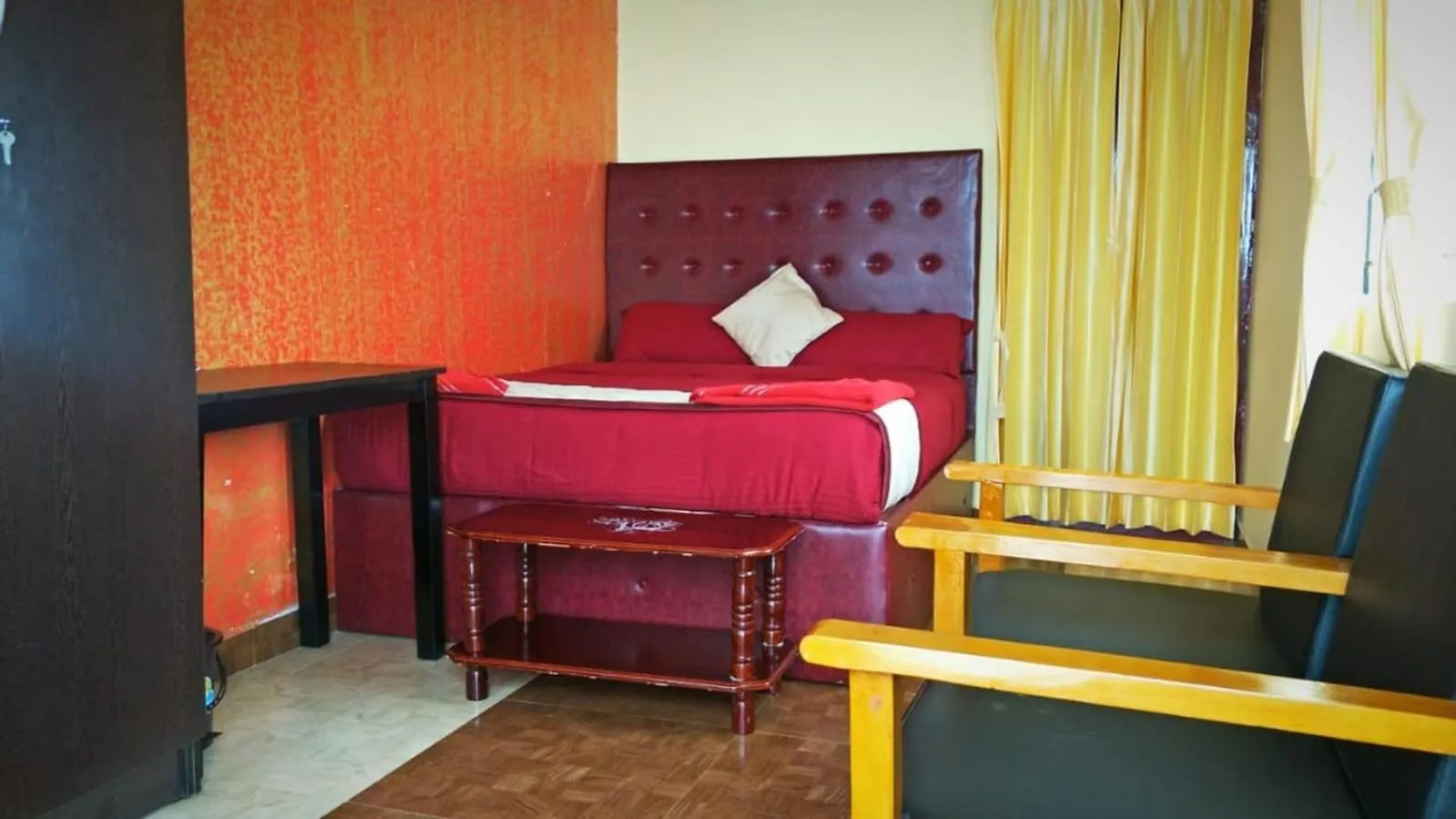 Bedroom, Bed in The Bowers Chalet Private Campfire & Lawn BBQ, WIFI, Breakfast Hill Top 360 degree view