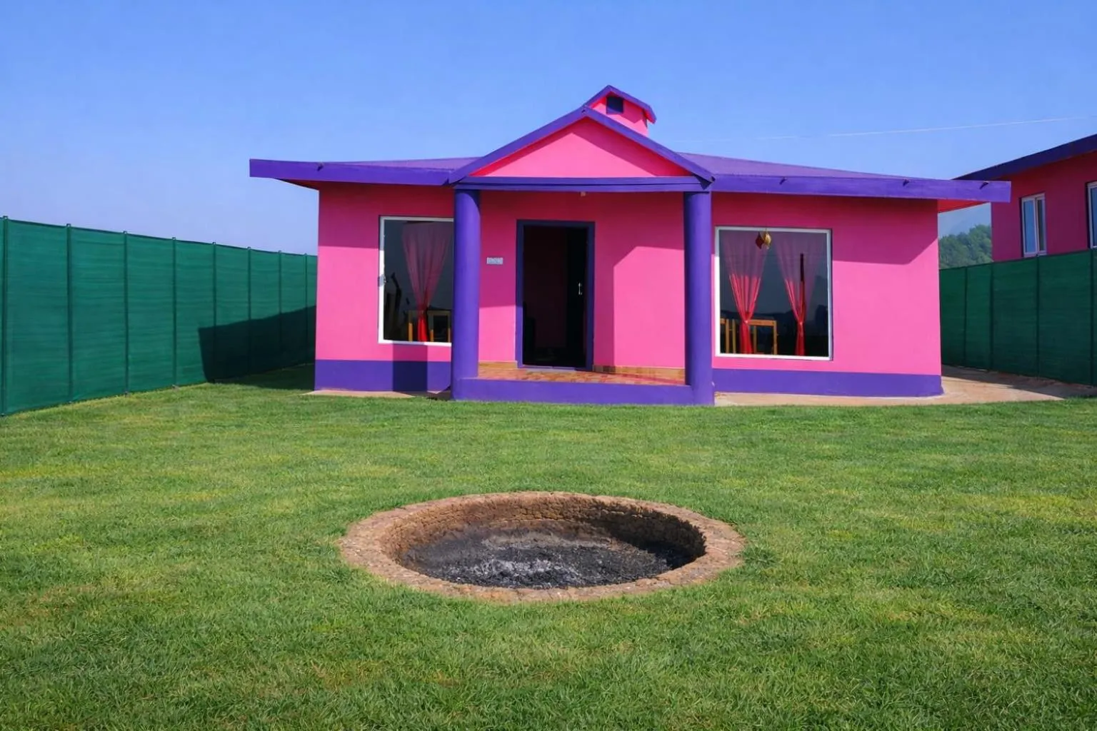 Facade/entrance in The Bowers Chalet Private Campfire & Lawn BBQ, WIFI, Breakfast Hill Top 360 degree view