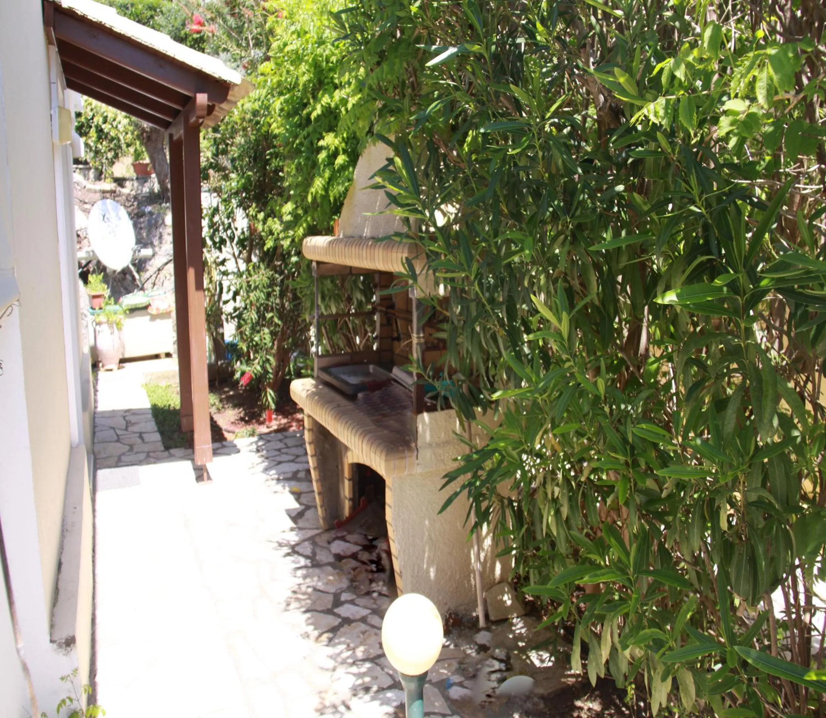 BBQ facilities in Corfu Glyfada Menigos Resort 13