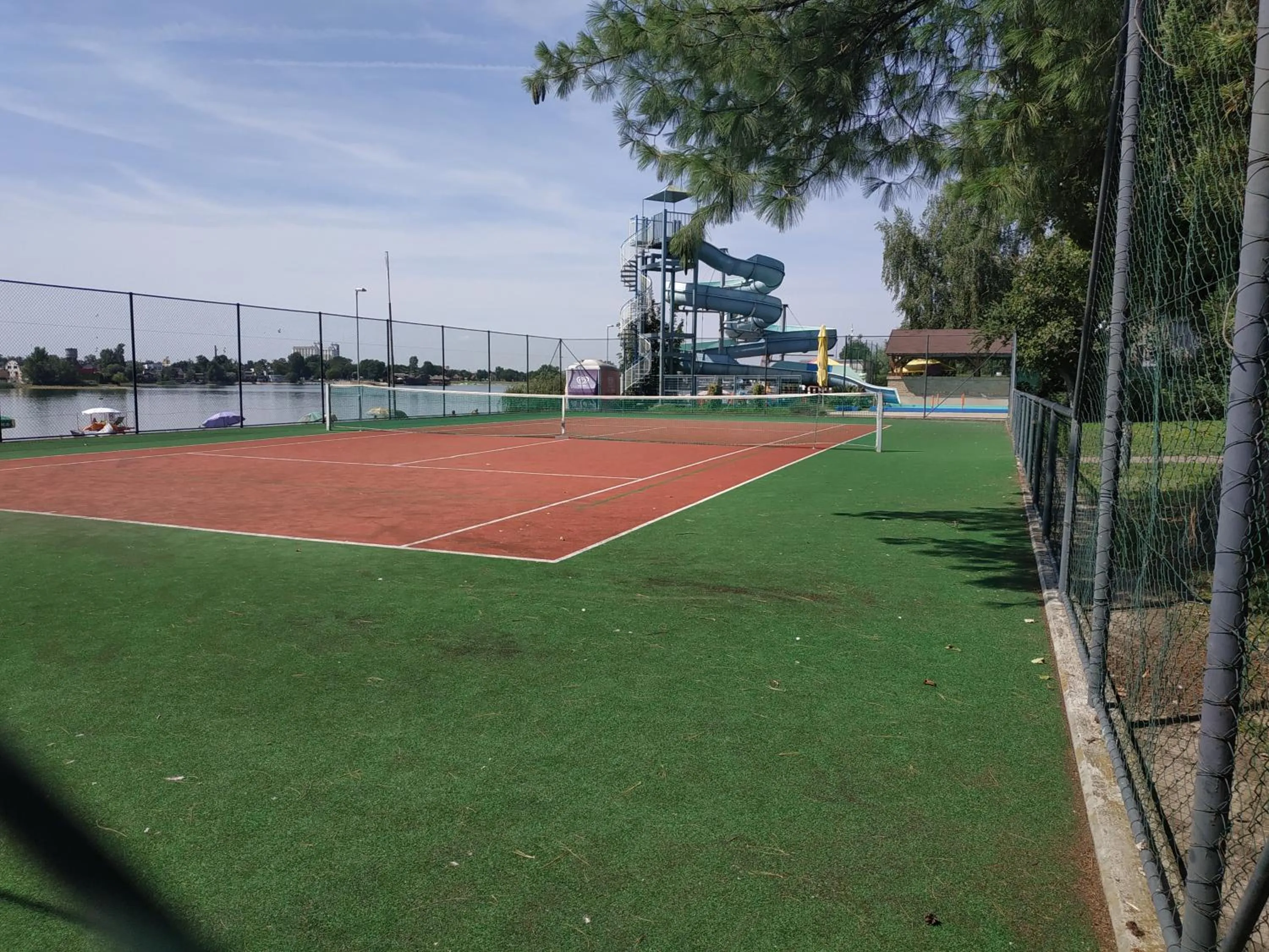 Tennis court in Hotel Zátoka