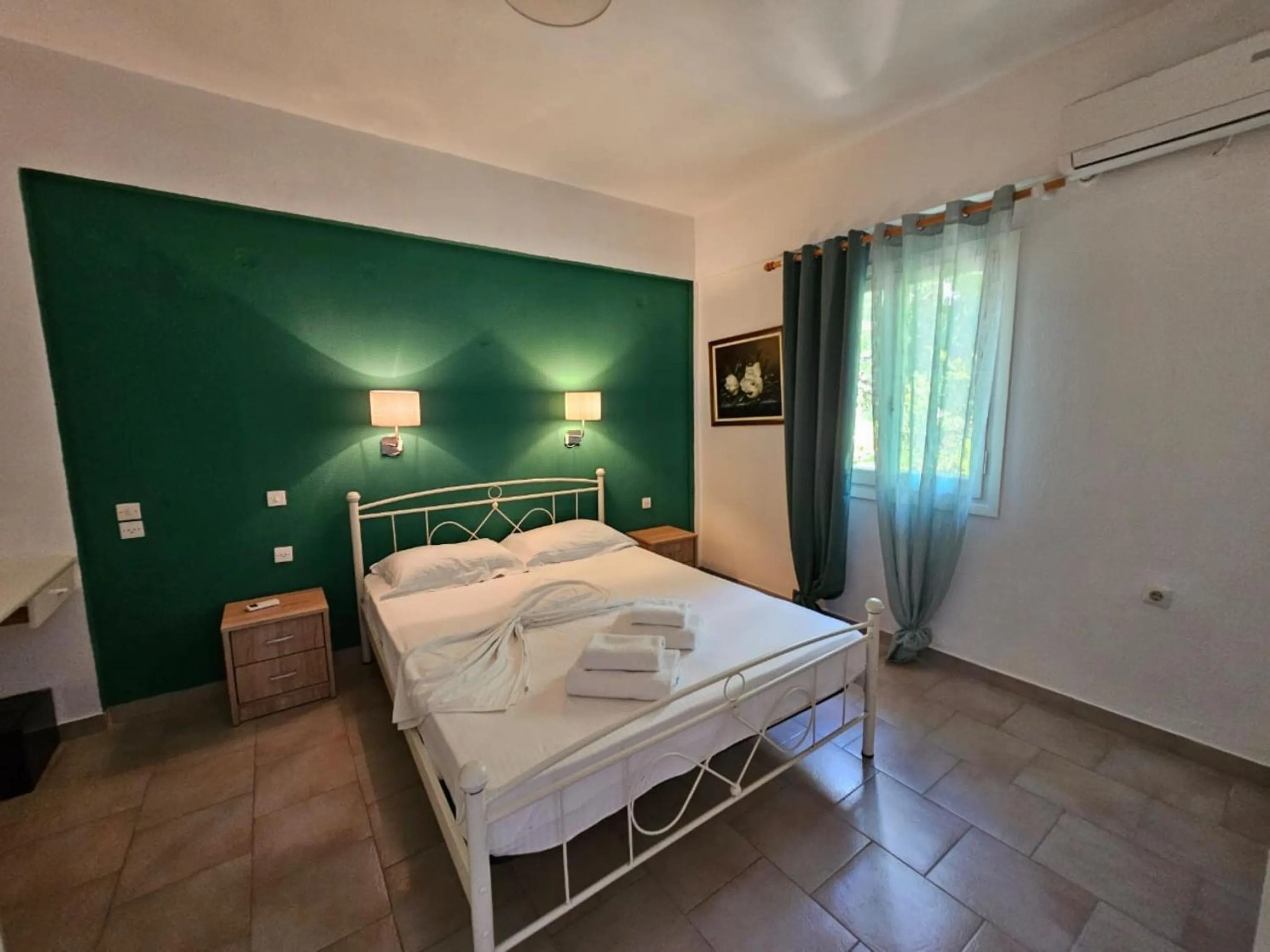 Bed in Corfu Glyfada Menigos Resort no01