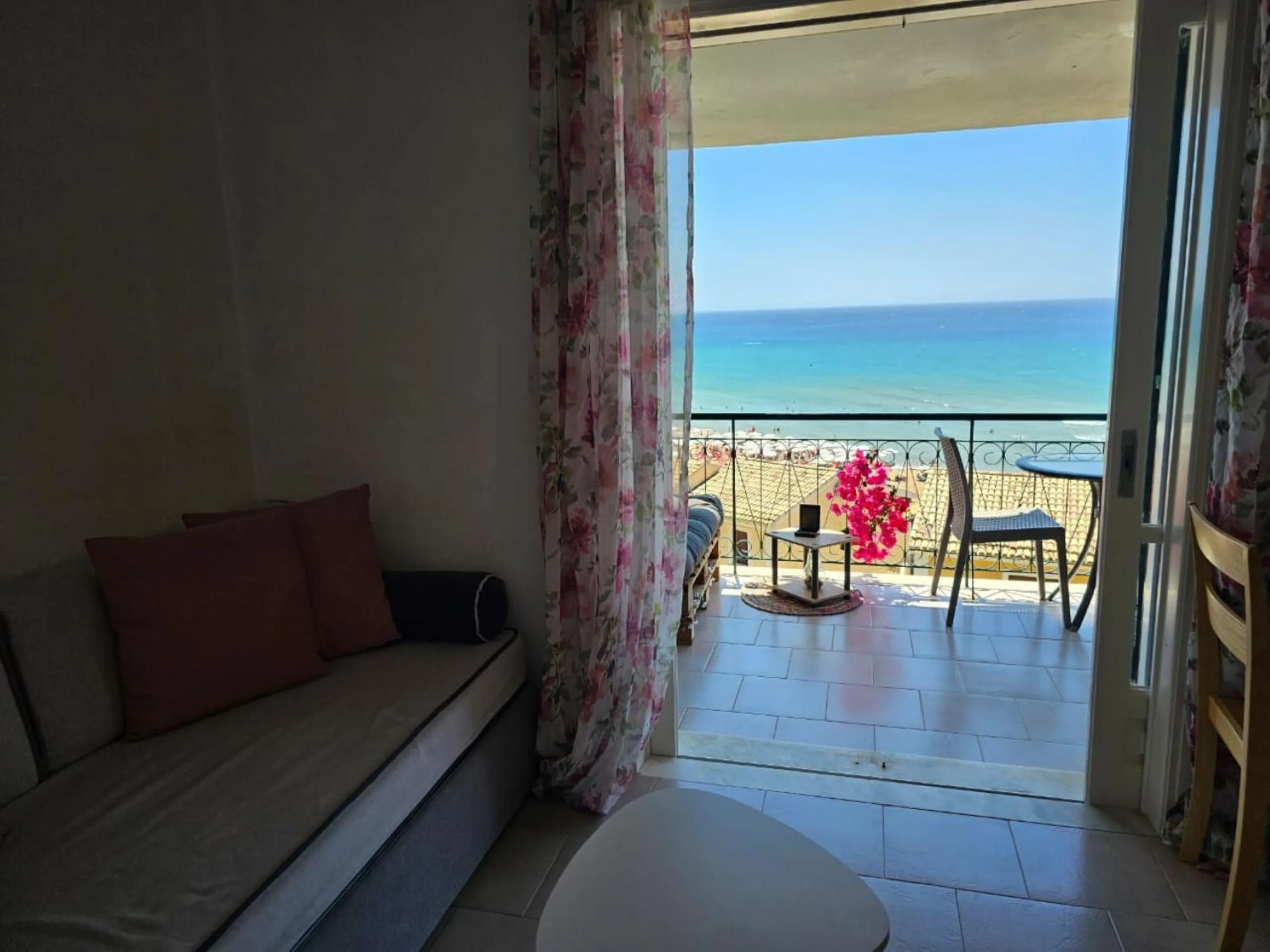 Bed in Corfu Glyfada Menigos Resort no01