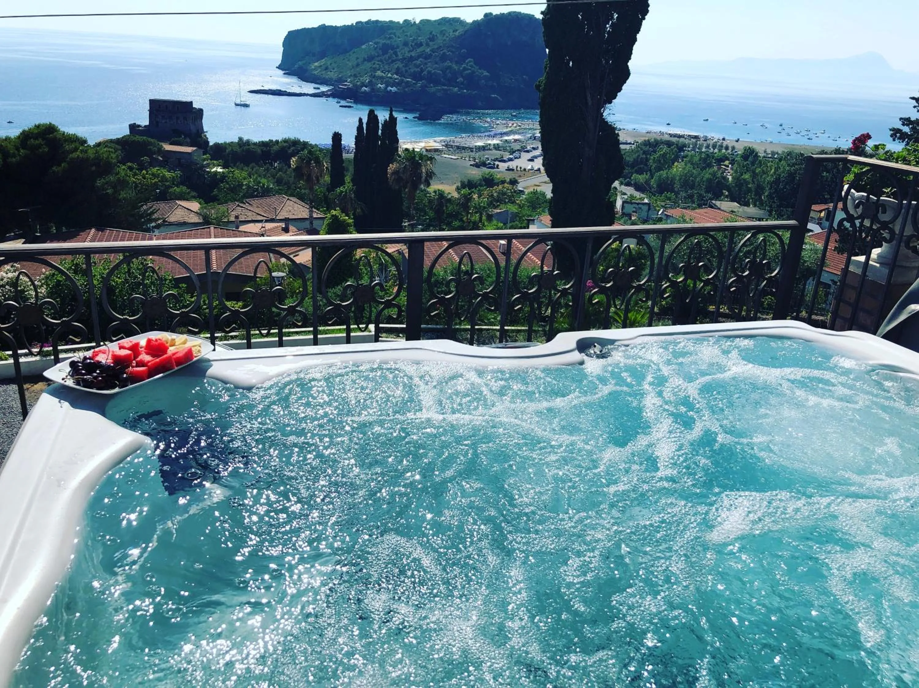 Hot Tub in Villa Nappi Bed & Breakfast