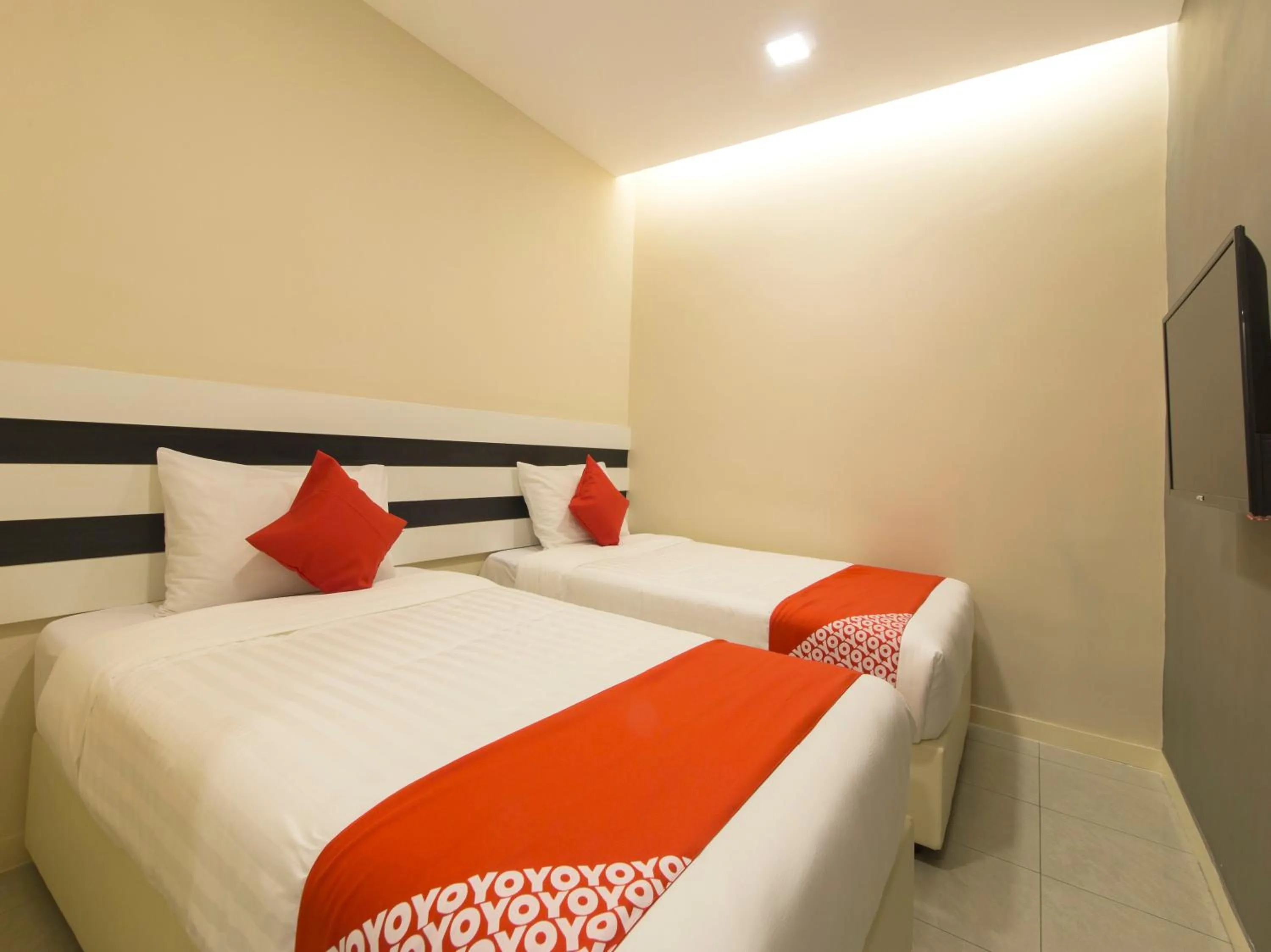 Bedroom, Bed in Super OYO 1145 Lea Guest House & Cafe