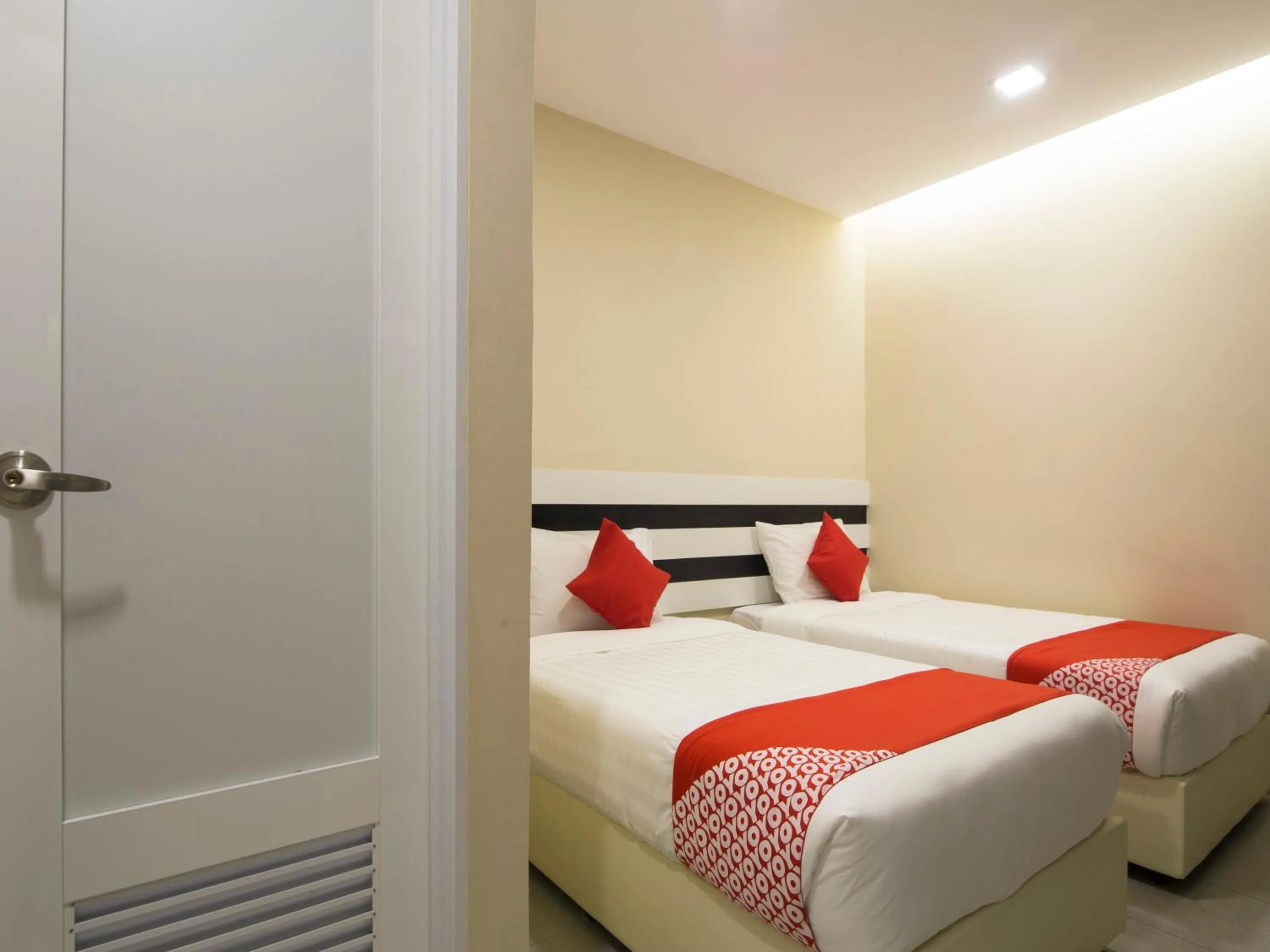 Bedroom, Bed in Super OYO 1145 Lea Guest House & Cafe