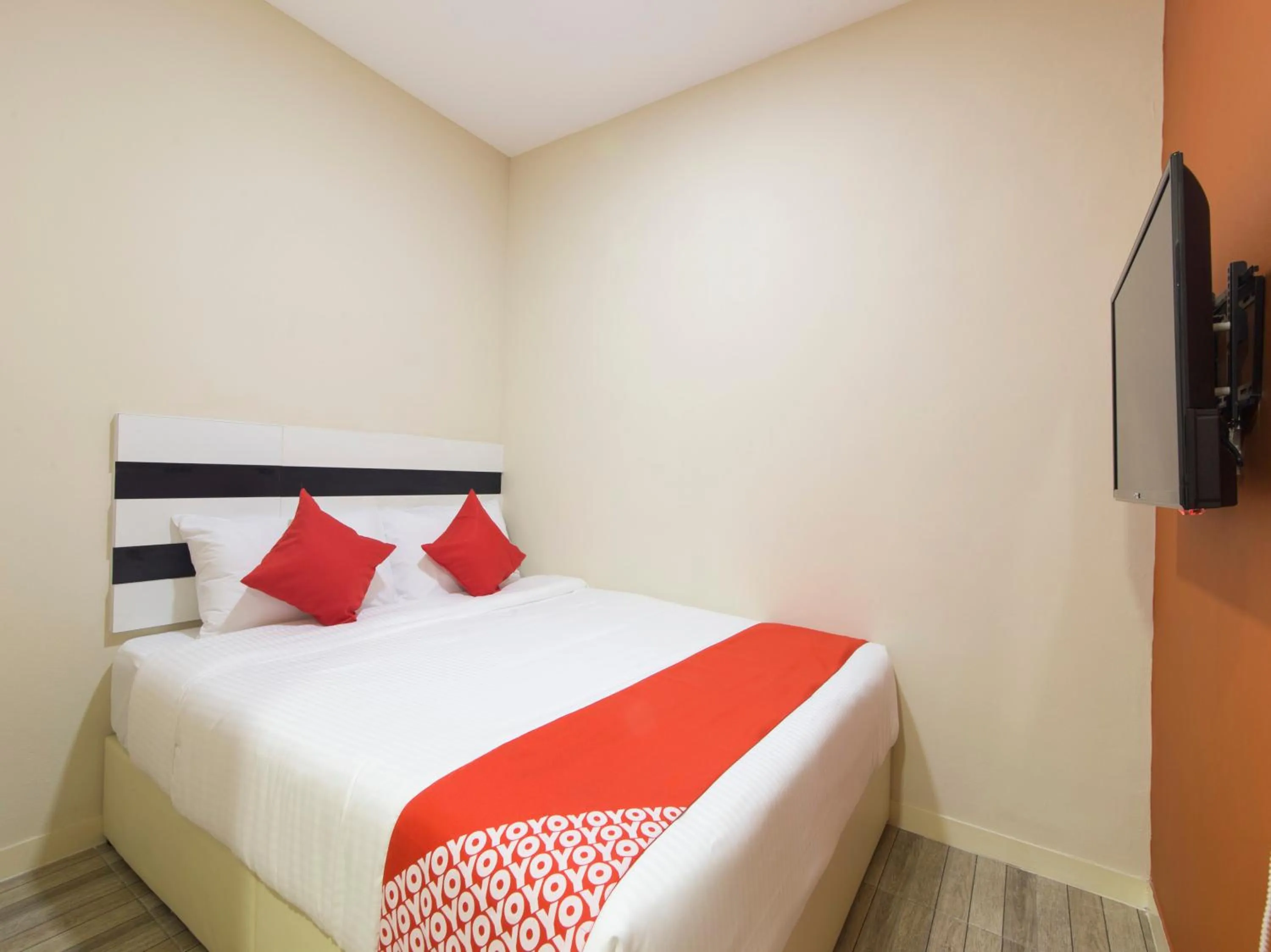 Bedroom, Bed in Super OYO 1145 Lea Guest House & Cafe