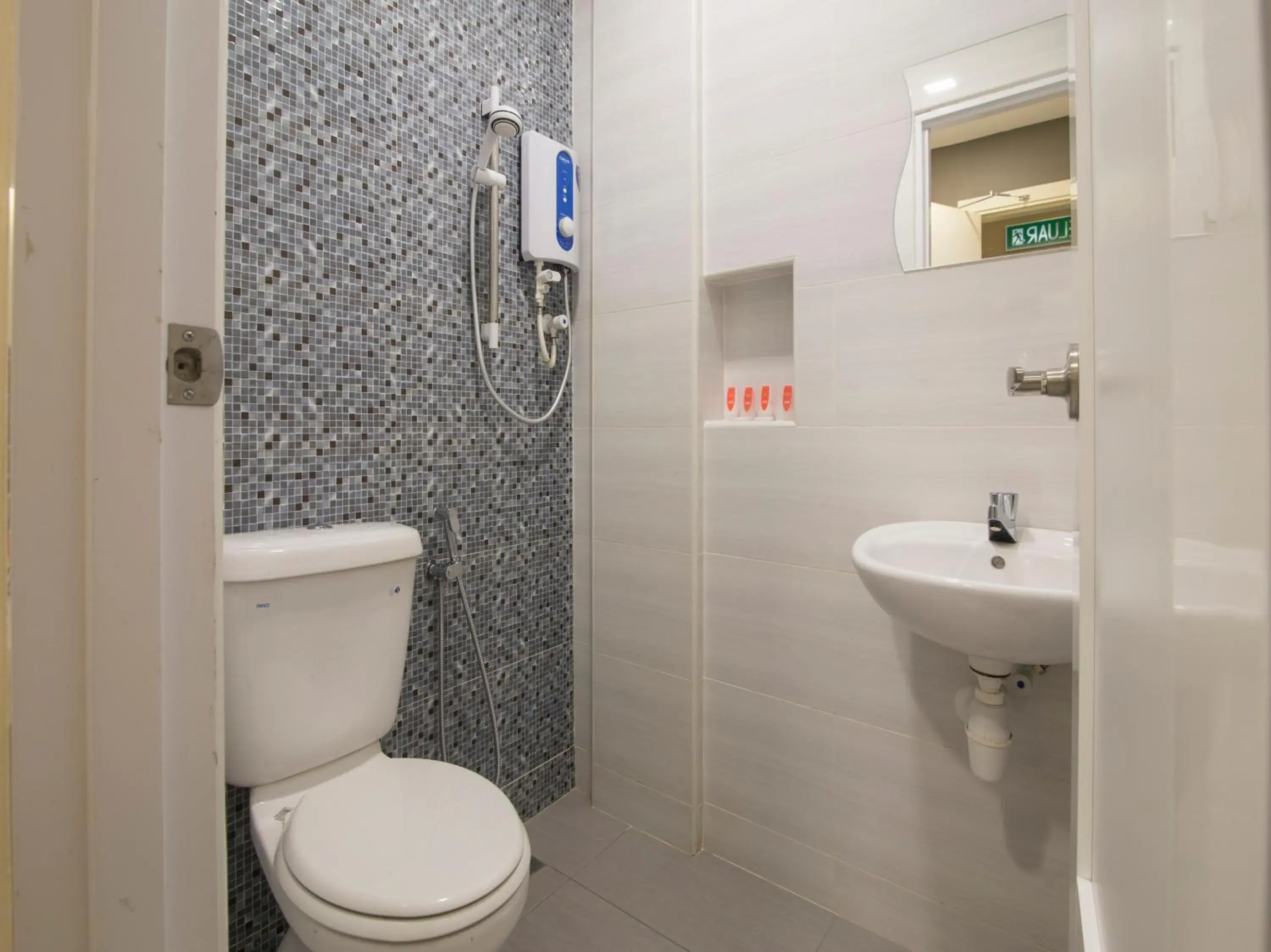 Deluxe Twin Room in Super OYO 1145 Lea Guest House & Cafe Deluxe Twin Room in Super OYO 1145 Lea Guest House & Cafe