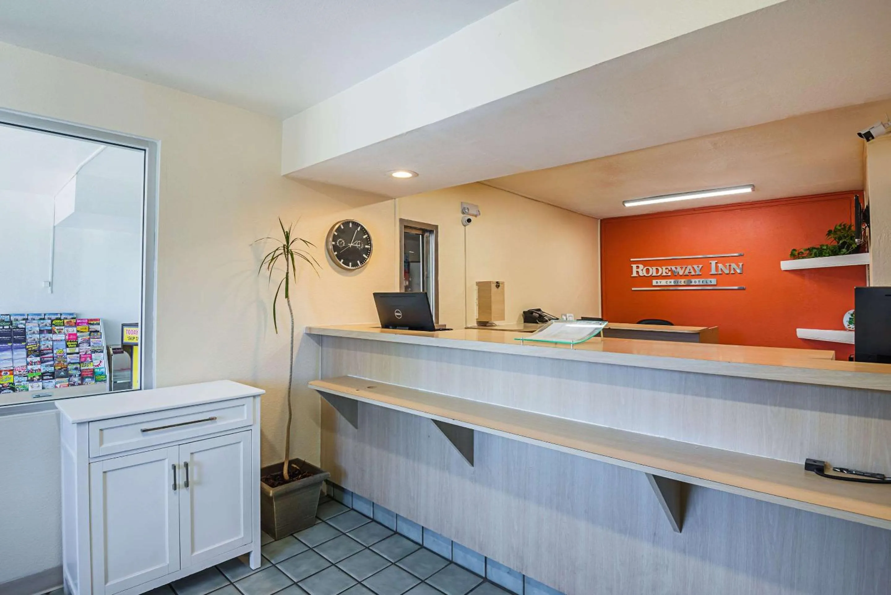 Lobby or reception in Rodeway Inn Kissimmee - Orlando Maingate West - Free Theme Park Shuttle