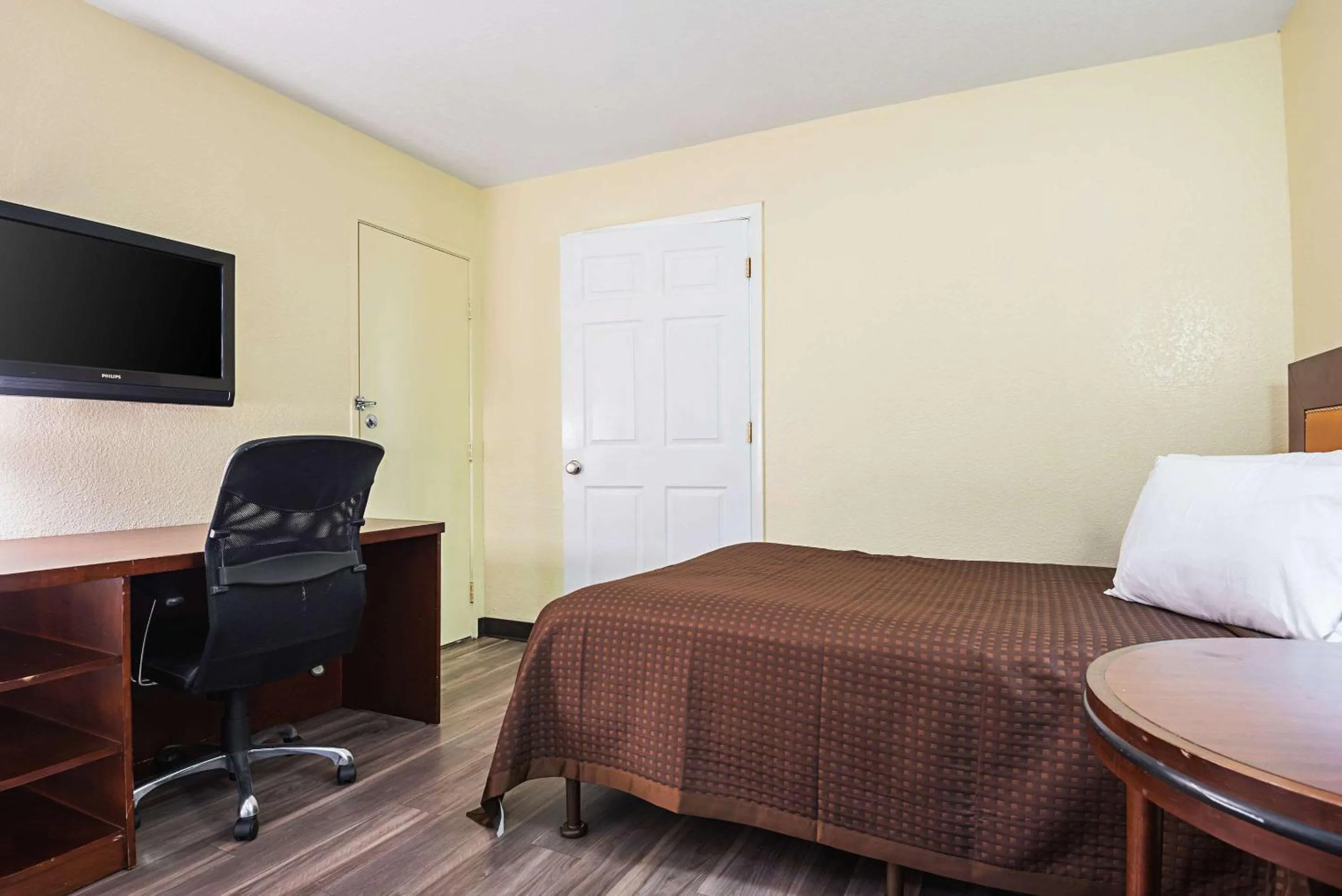 Photo of the whole room, Bed in Rodeway Inn Kissimmee - Orlando Maingate West - Free Theme Park Shuttle