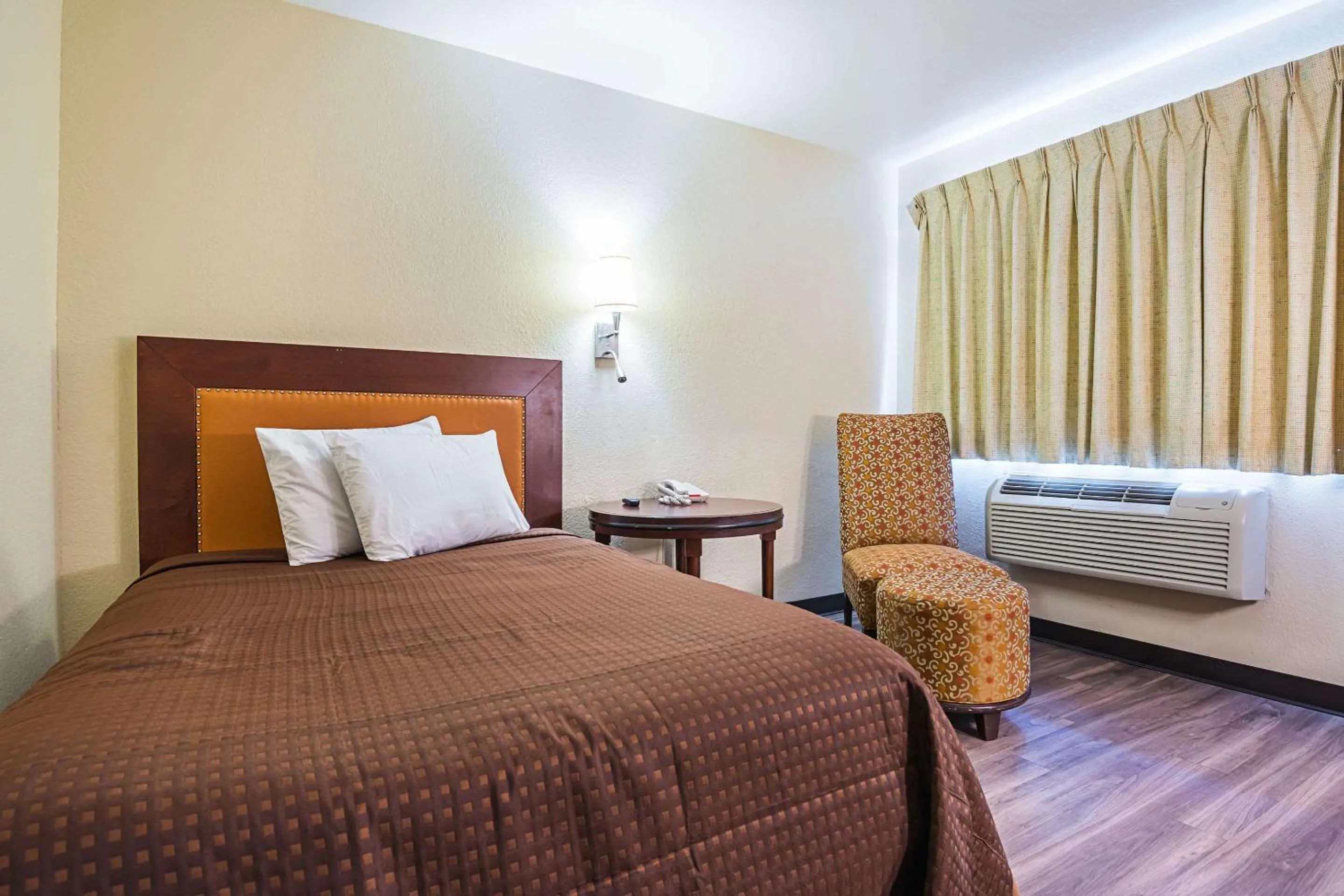 Photo of the whole room, Bed in Rodeway Inn Kissimmee - Orlando Maingate West - Free Theme Park Shuttle