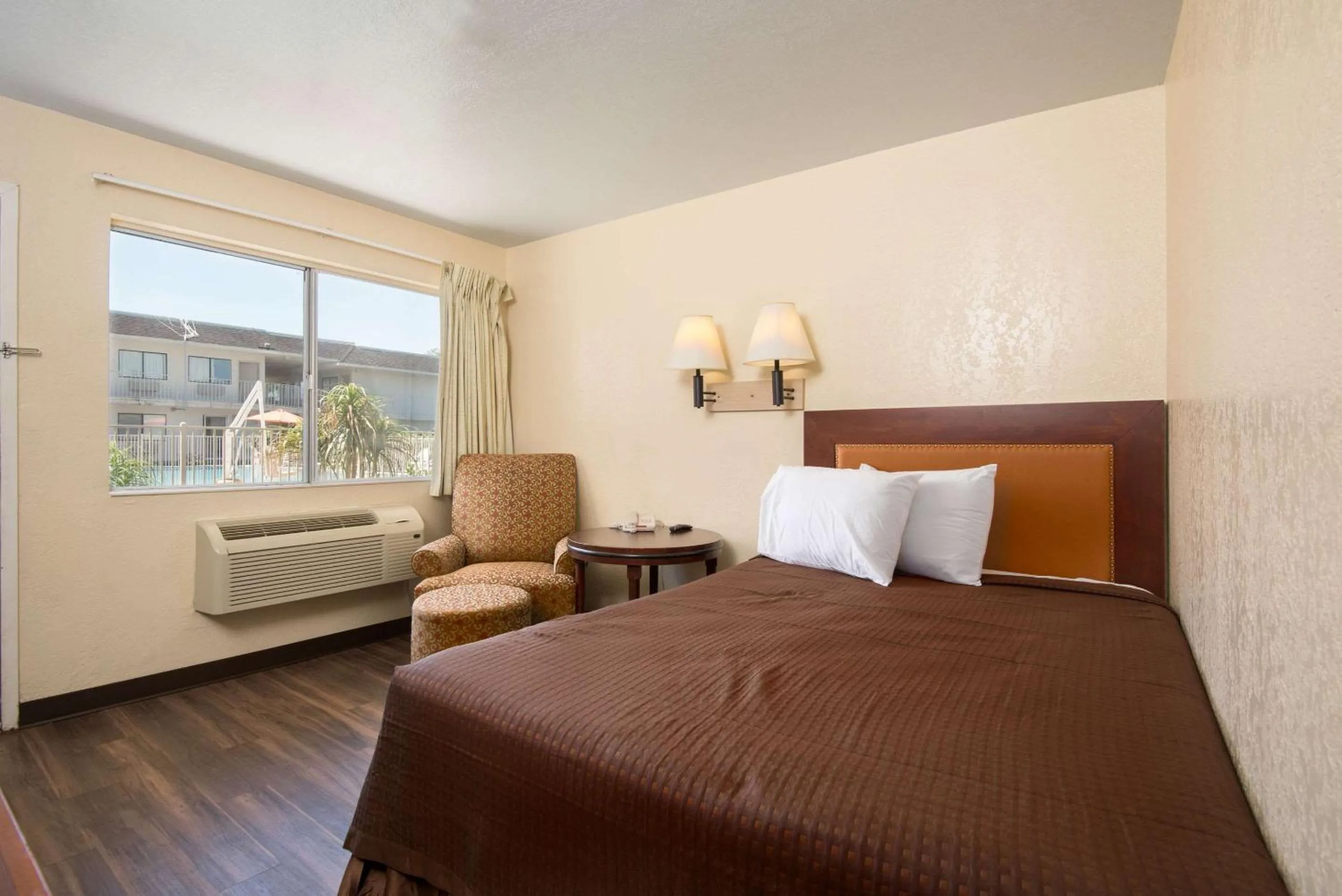 Photo of the whole room, Bed in Rodeway Inn Kissimmee - Orlando Maingate West - Free Theme Park Shuttle
