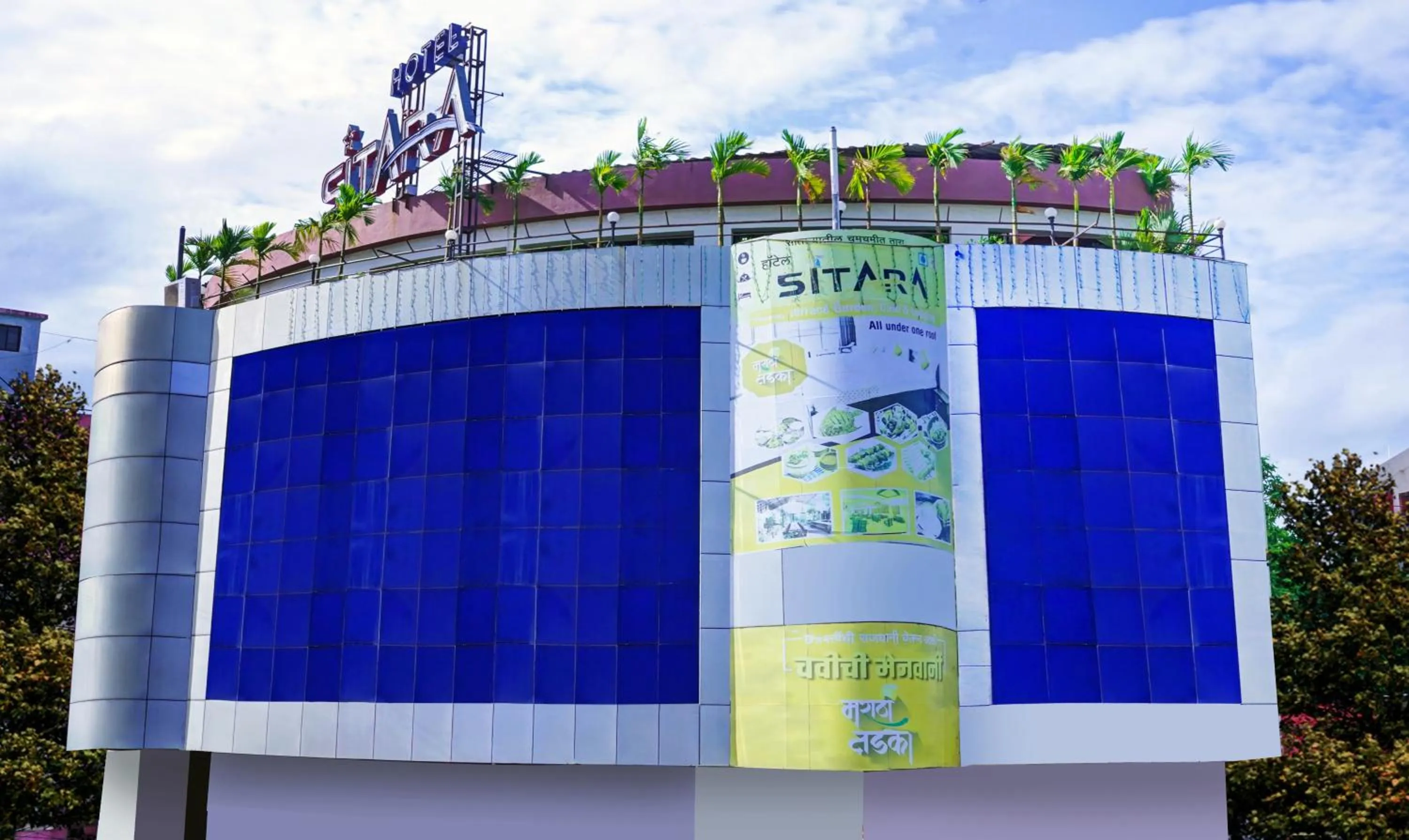 Property building in Itsy Hotels Sitara