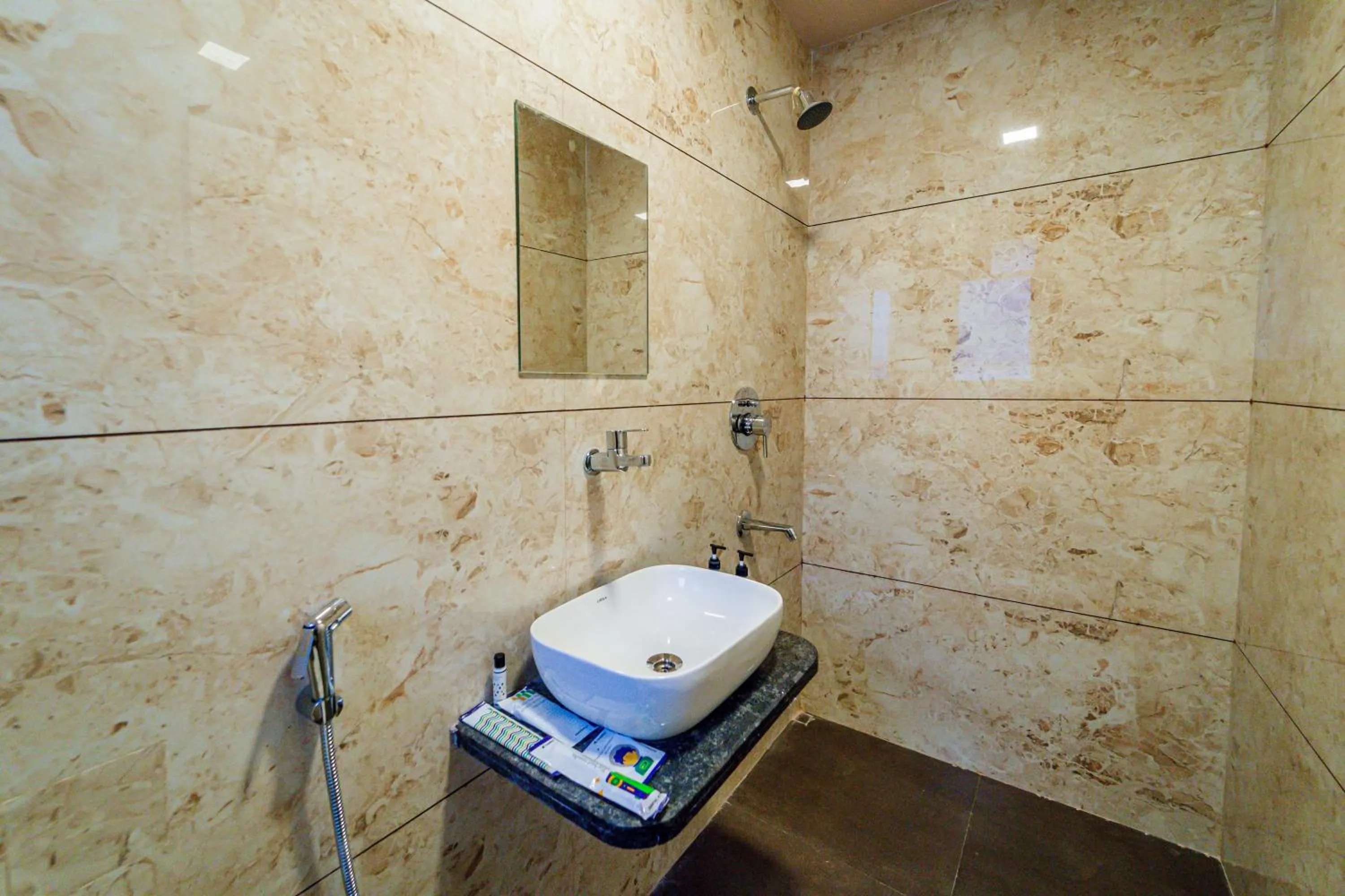 Bathroom in Itsy Hotels Sitara