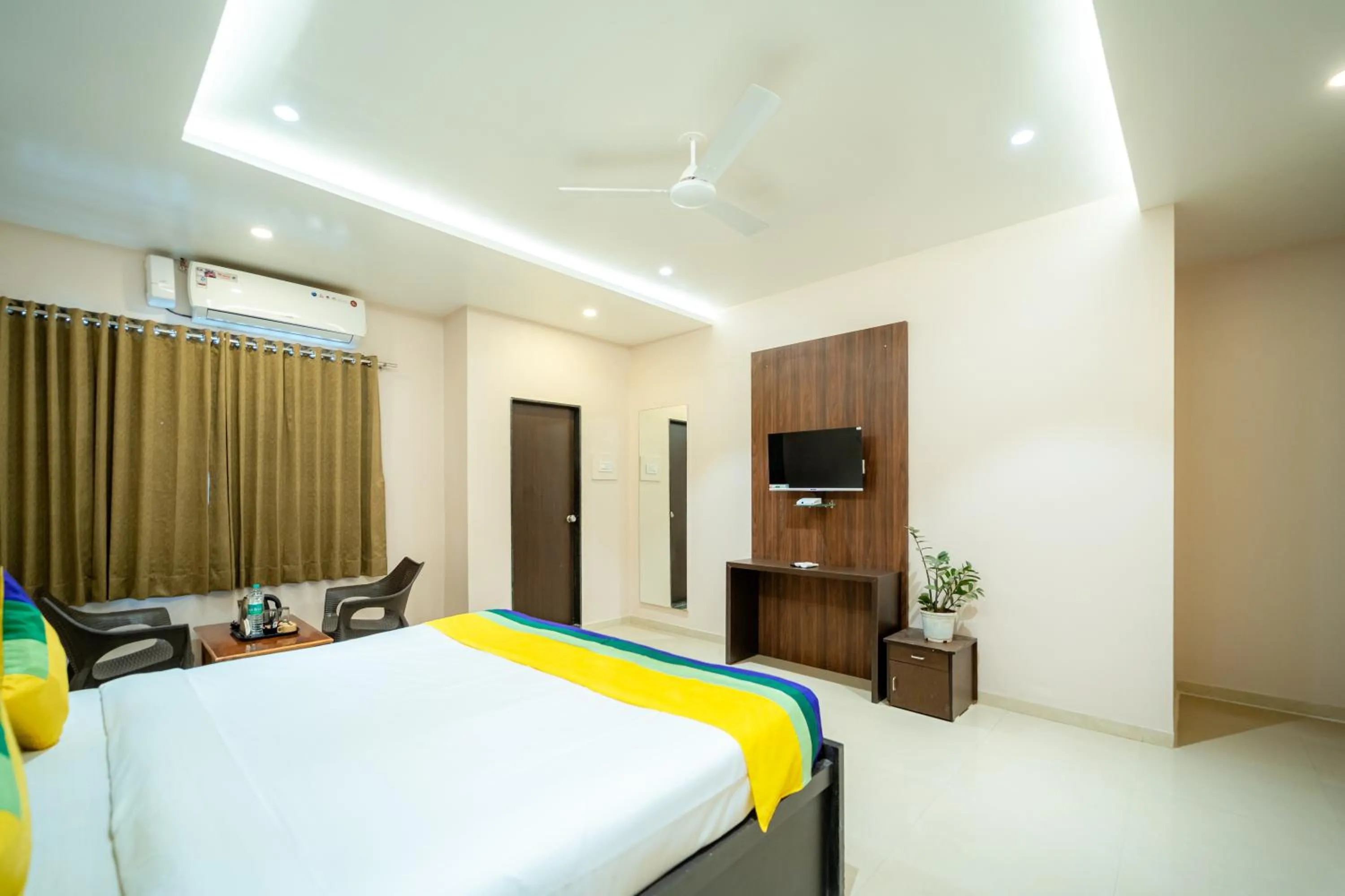 Bedroom, Bed in Itsy Hotels Sitara